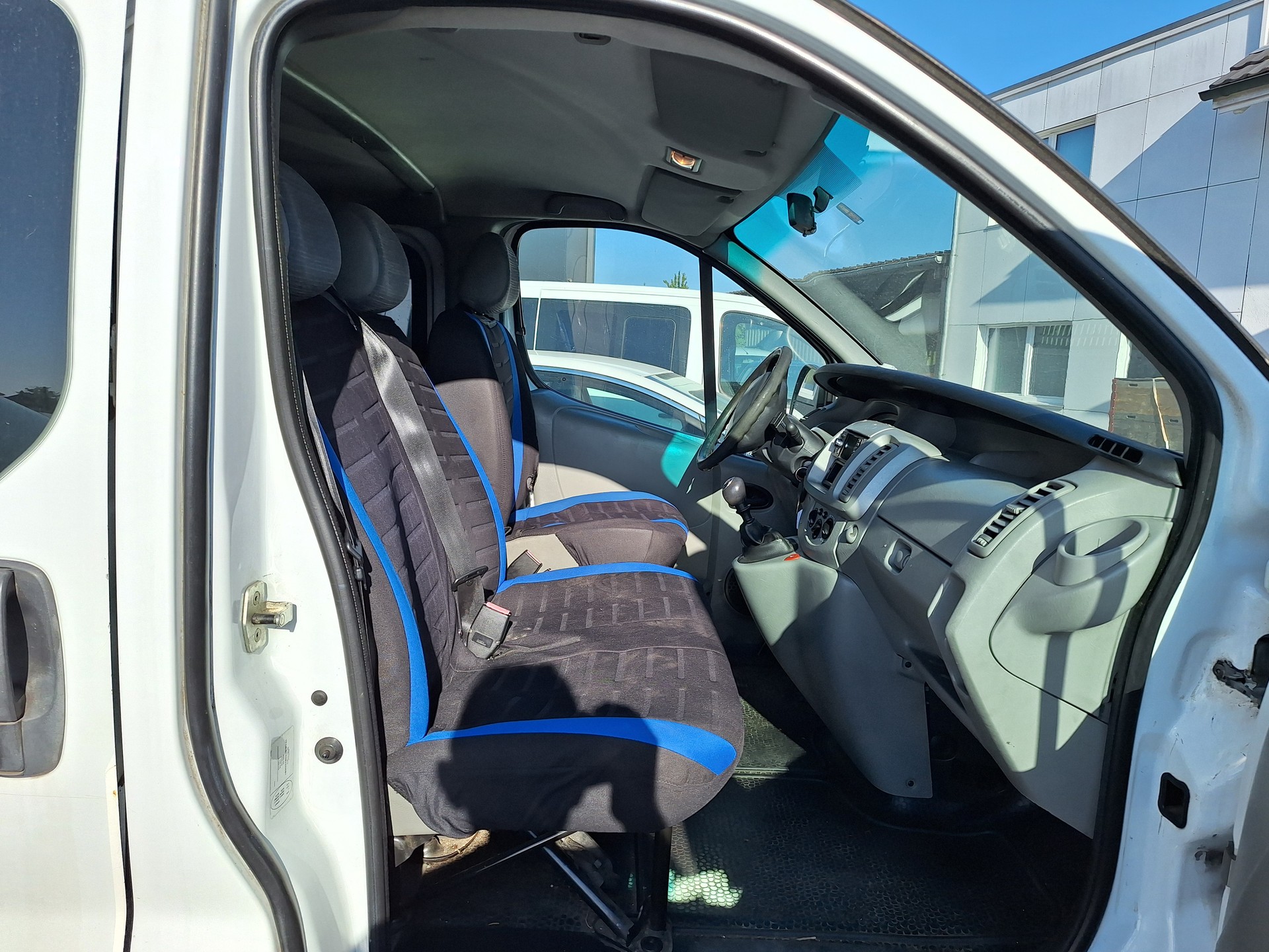 RENAULT Trafic 2.0 dCi 115 2.7t L1H1 Authentique-image-7