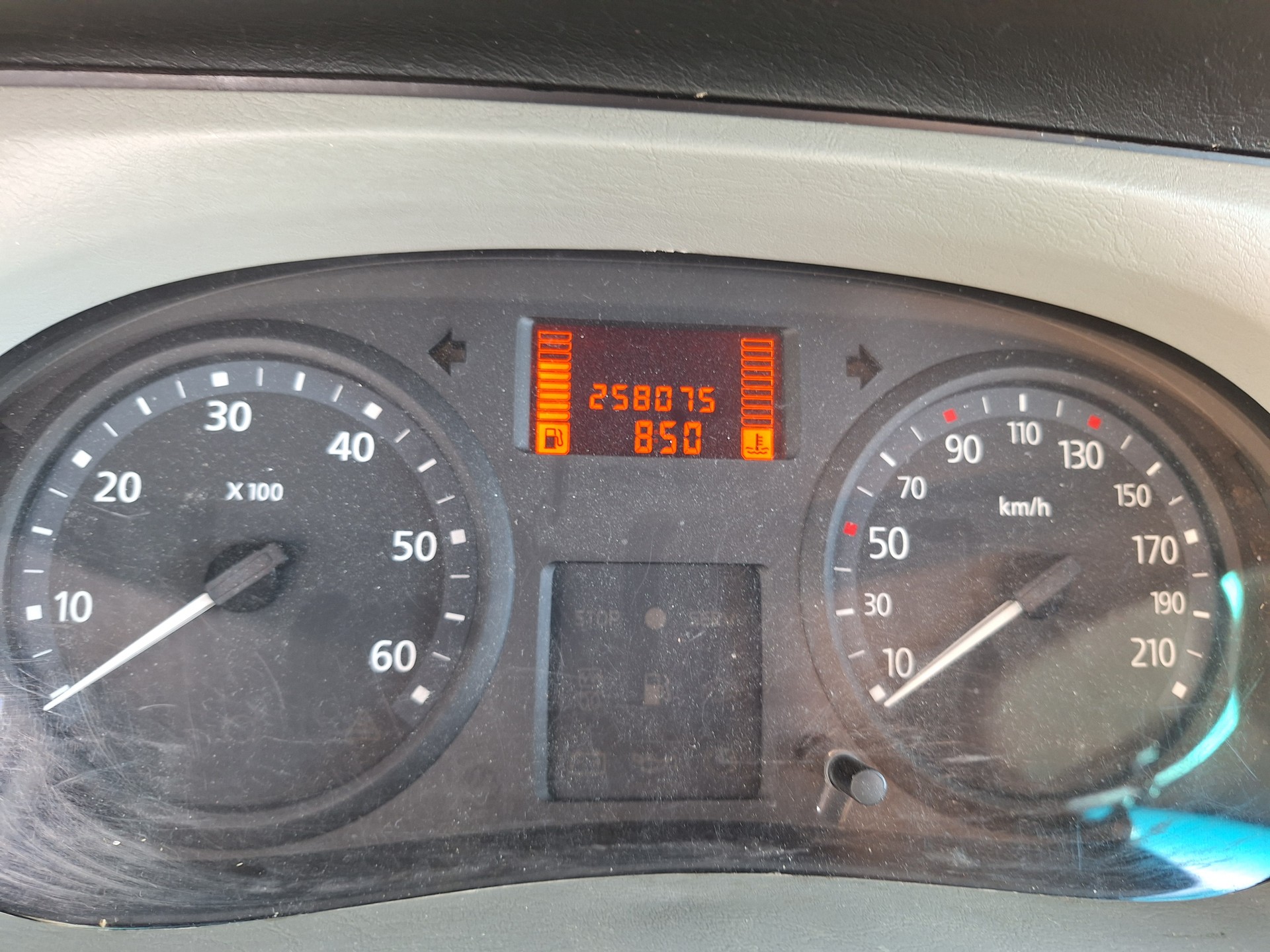 RENAULT Trafic 2.0 dCi 115 2.7t L1H1 Authentique-image-11