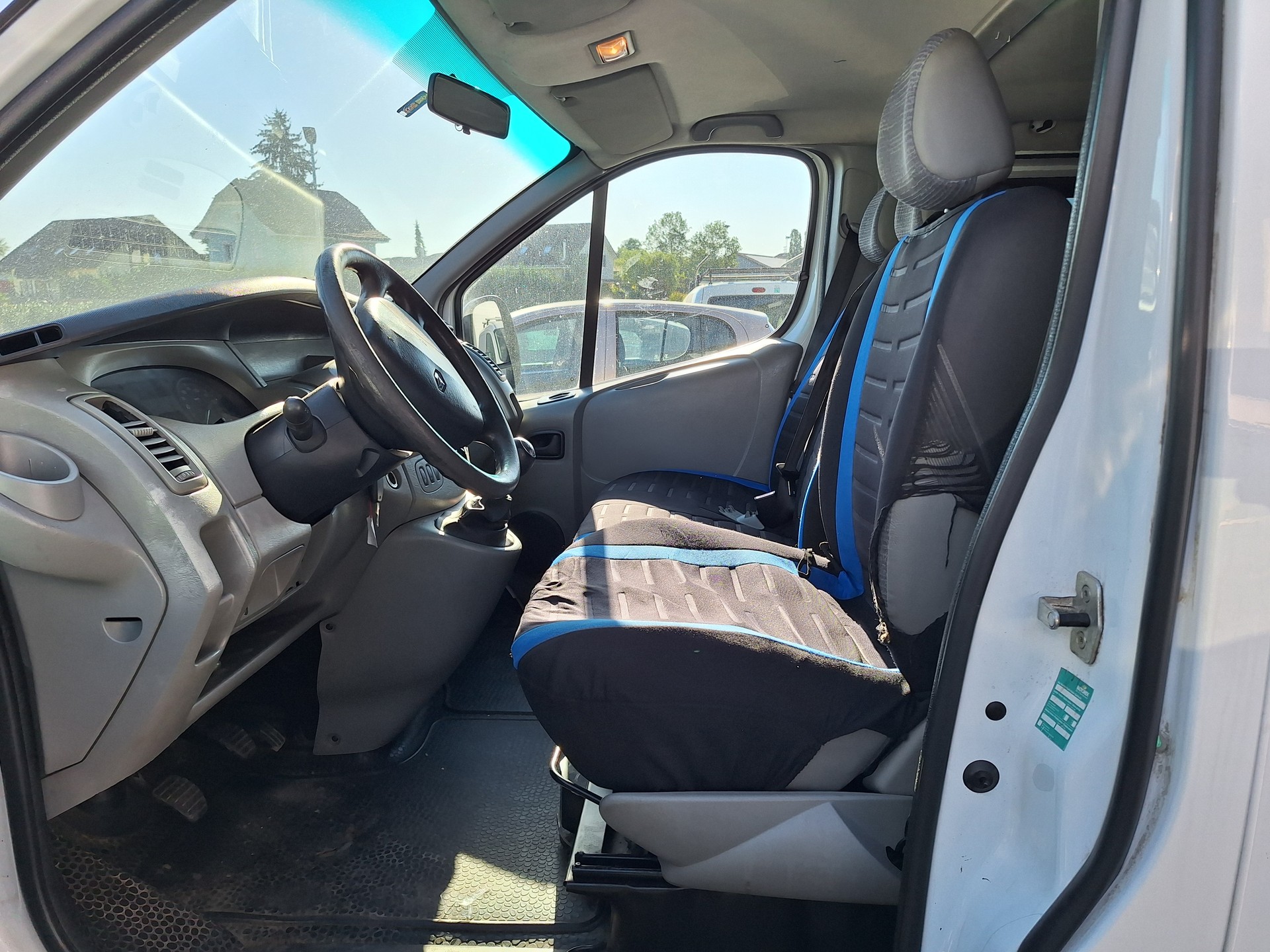 RENAULT Trafic 2.0 dCi 115 2.7t L1H1 Authentique-image-6