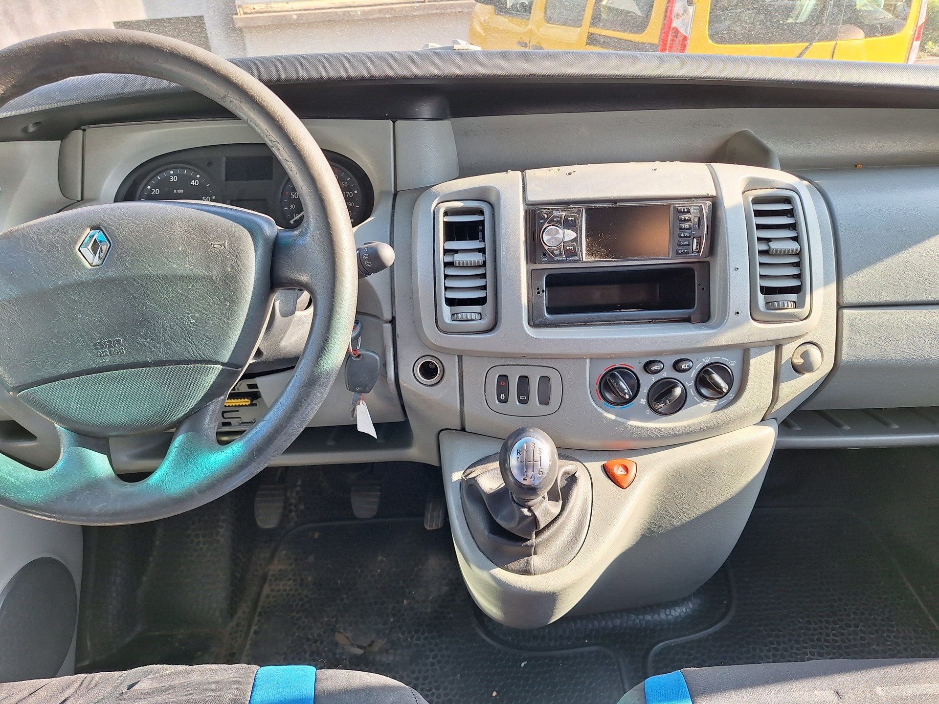 RENAULT Trafic 2.0 dCi 115 2.7t L1H1 Authentique-image-10