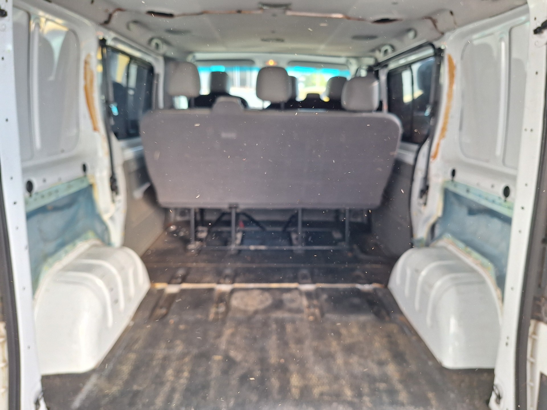 RENAULT Trafic 2.0 dCi 115 2.7t L1H1 Authentique-image-9