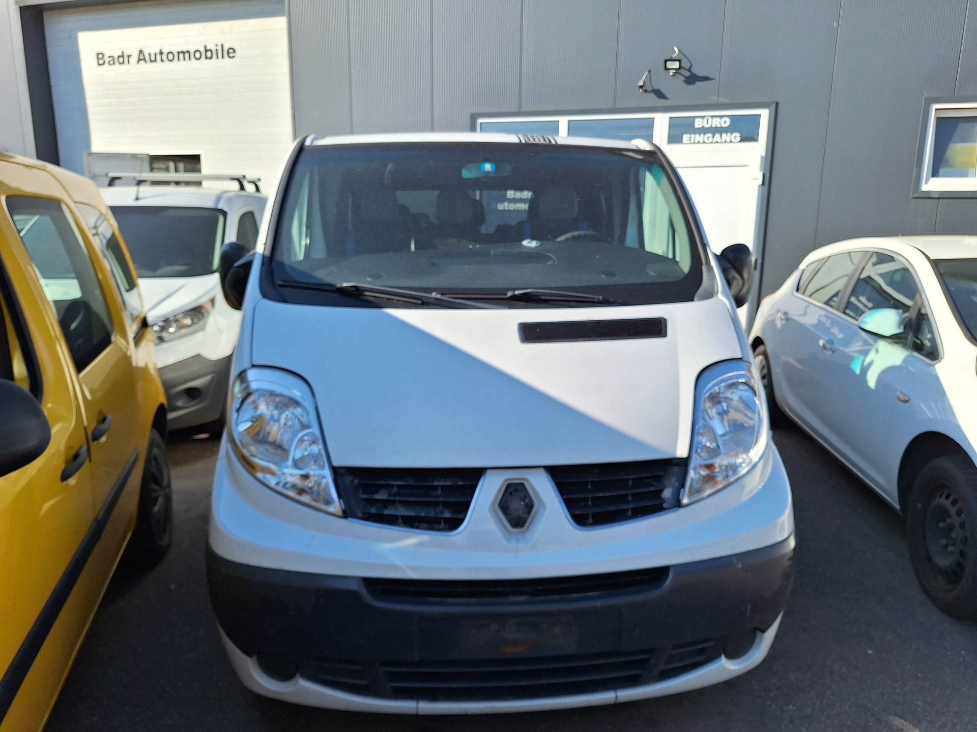 RENAULT Trafic 2.0 dCi 115 2.7t L1H1 Authentique-image-2