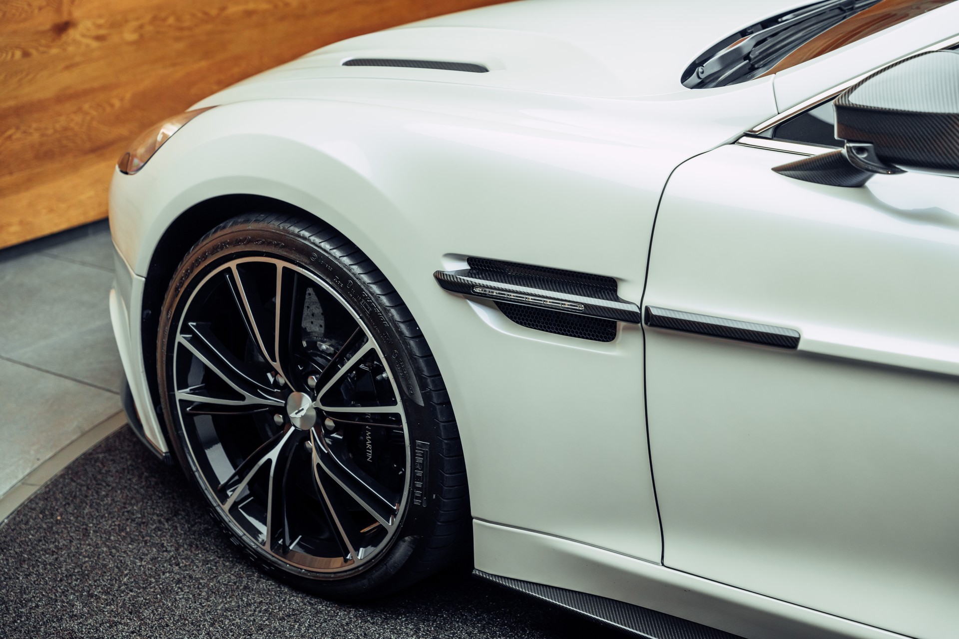 ASTON MARTIN Vanquish Volante V12 5.9 Touchtronic 3-image-31