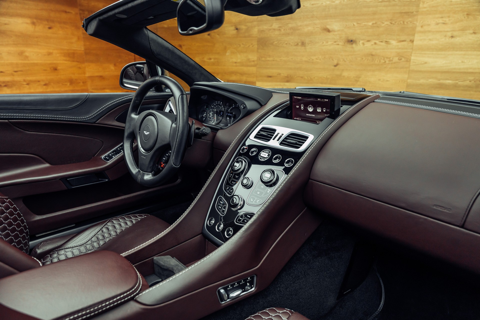 ASTON MARTIN Vanquish Volante V12 5.9 Touchtronic 3-image-5