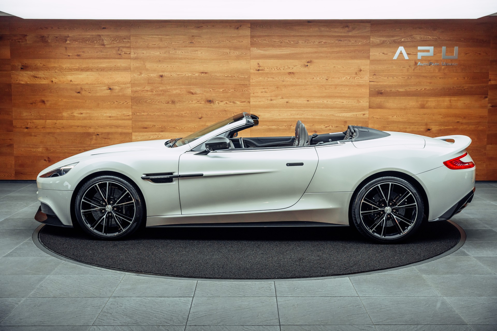 ASTON MARTIN Vanquish Volante V12 5.9 Touchtronic 3-image-10