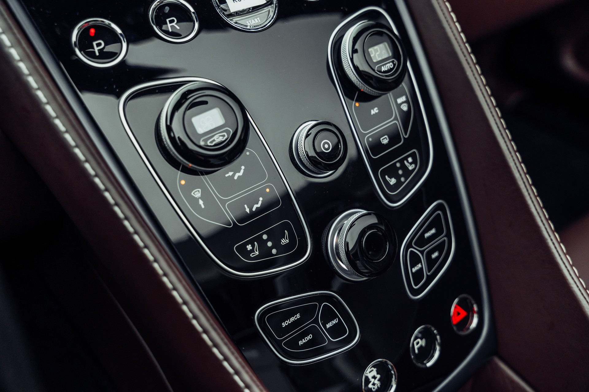 ASTON MARTIN Vanquish Volante V12 5.9 Touchtronic 3-image-18