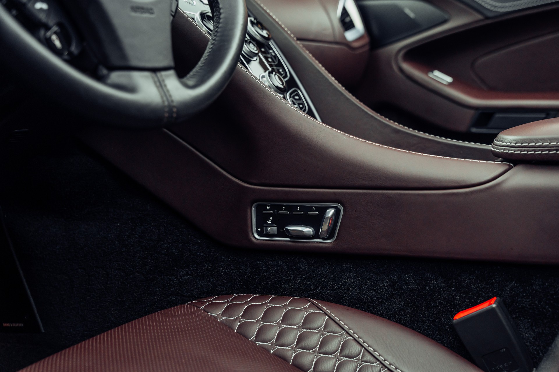 ASTON MARTIN Vanquish Volante V12 5.9 Touchtronic 3-image-13