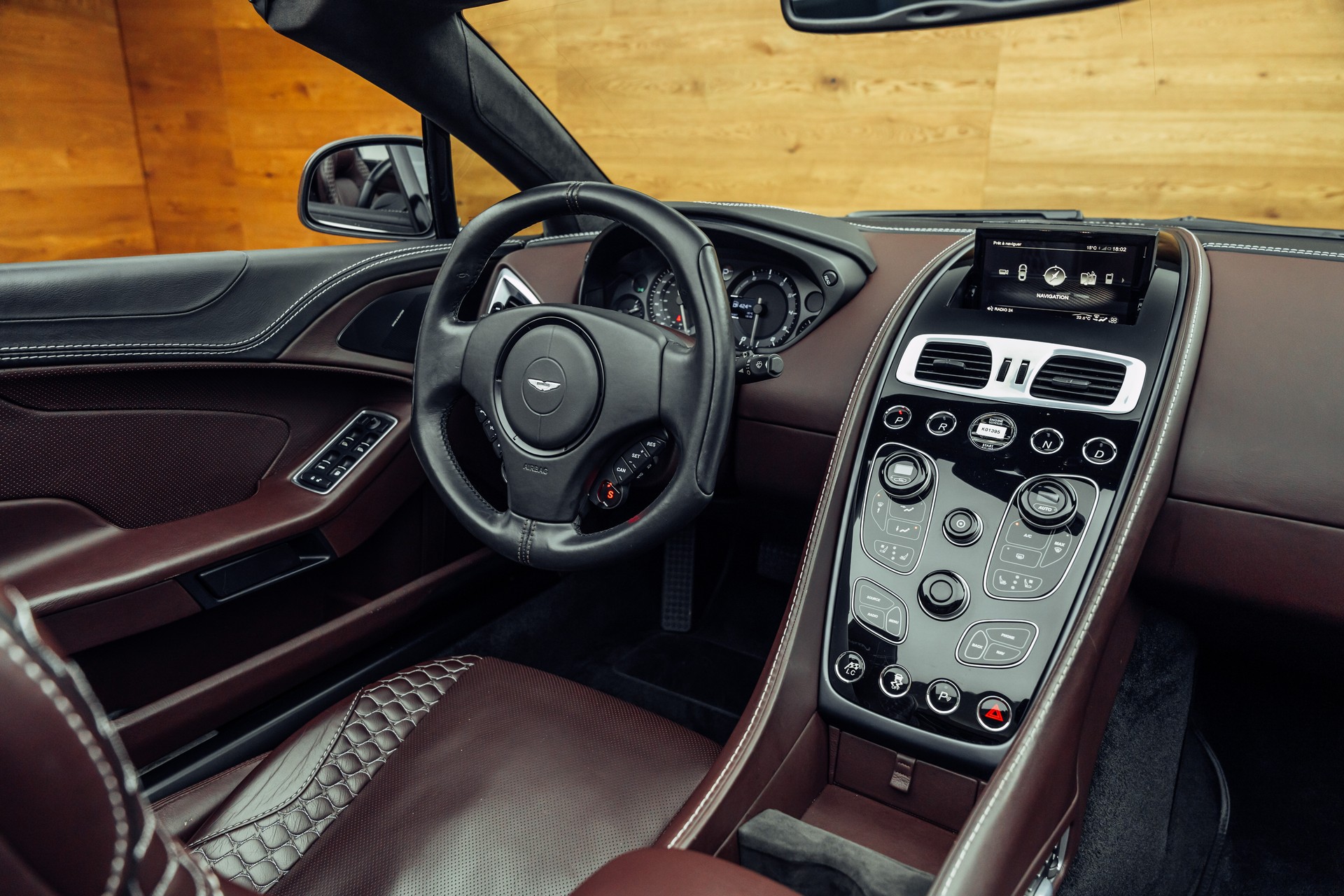 ASTON MARTIN Vanquish Volante V12 5.9 Touchtronic 3-image-20