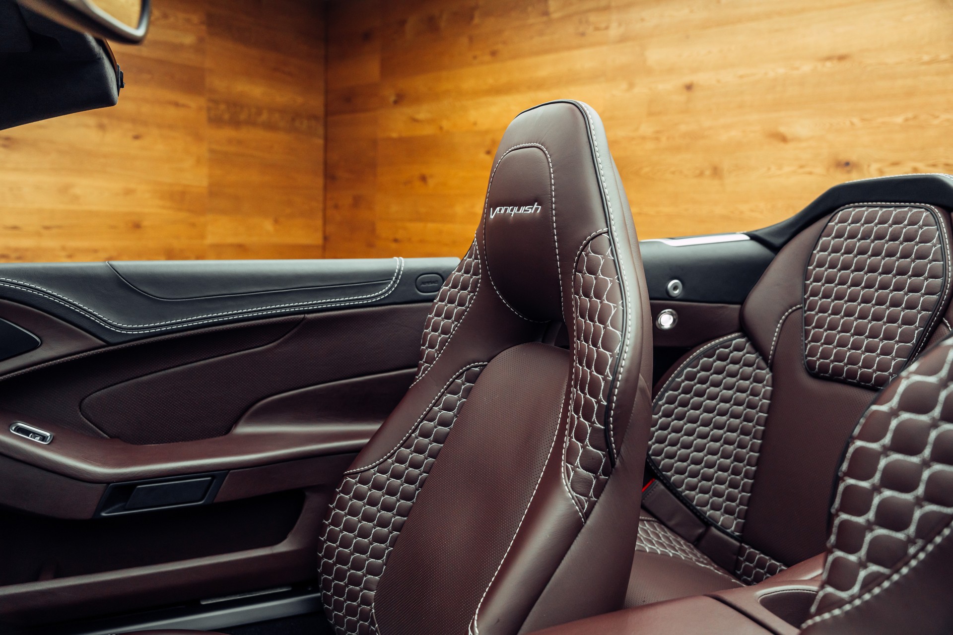 ASTON MARTIN Vanquish Volante V12 5.9 Touchtronic 3-image-6