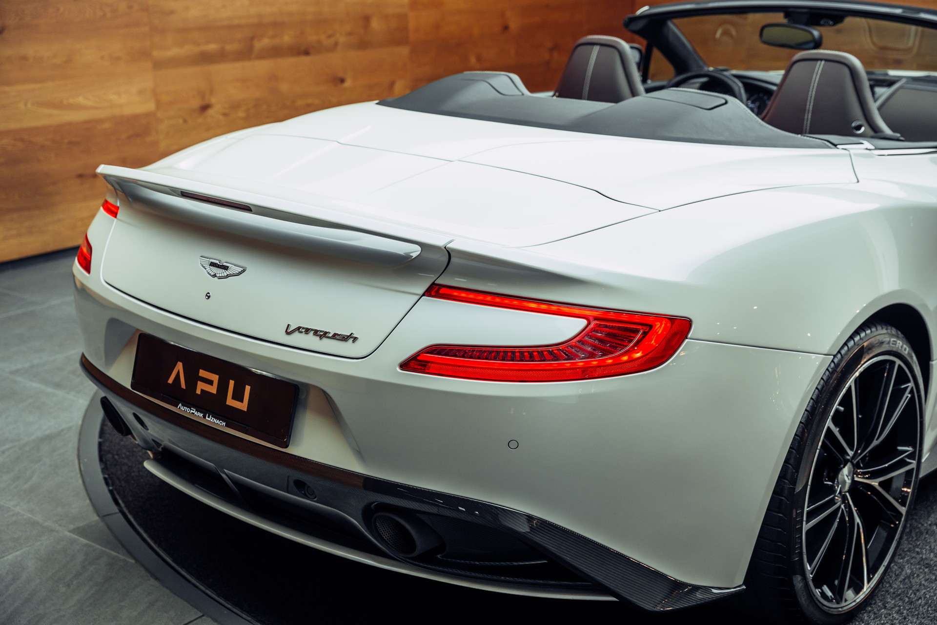 ASTON MARTIN Vanquish Volante V12 5.9 Touchtronic 3-image-30