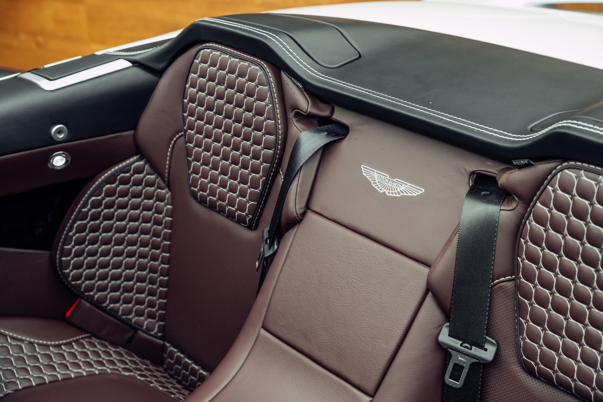 ASTON MARTIN Vanquish Volante V12 5.9 Touchtronic 3-image-8