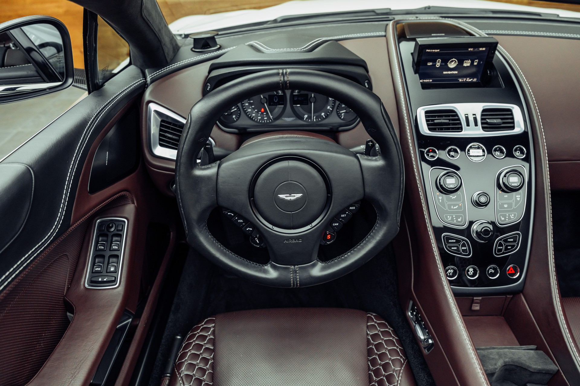 ASTON MARTIN Vanquish Volante V12 5.9 Touchtronic 3-image-19