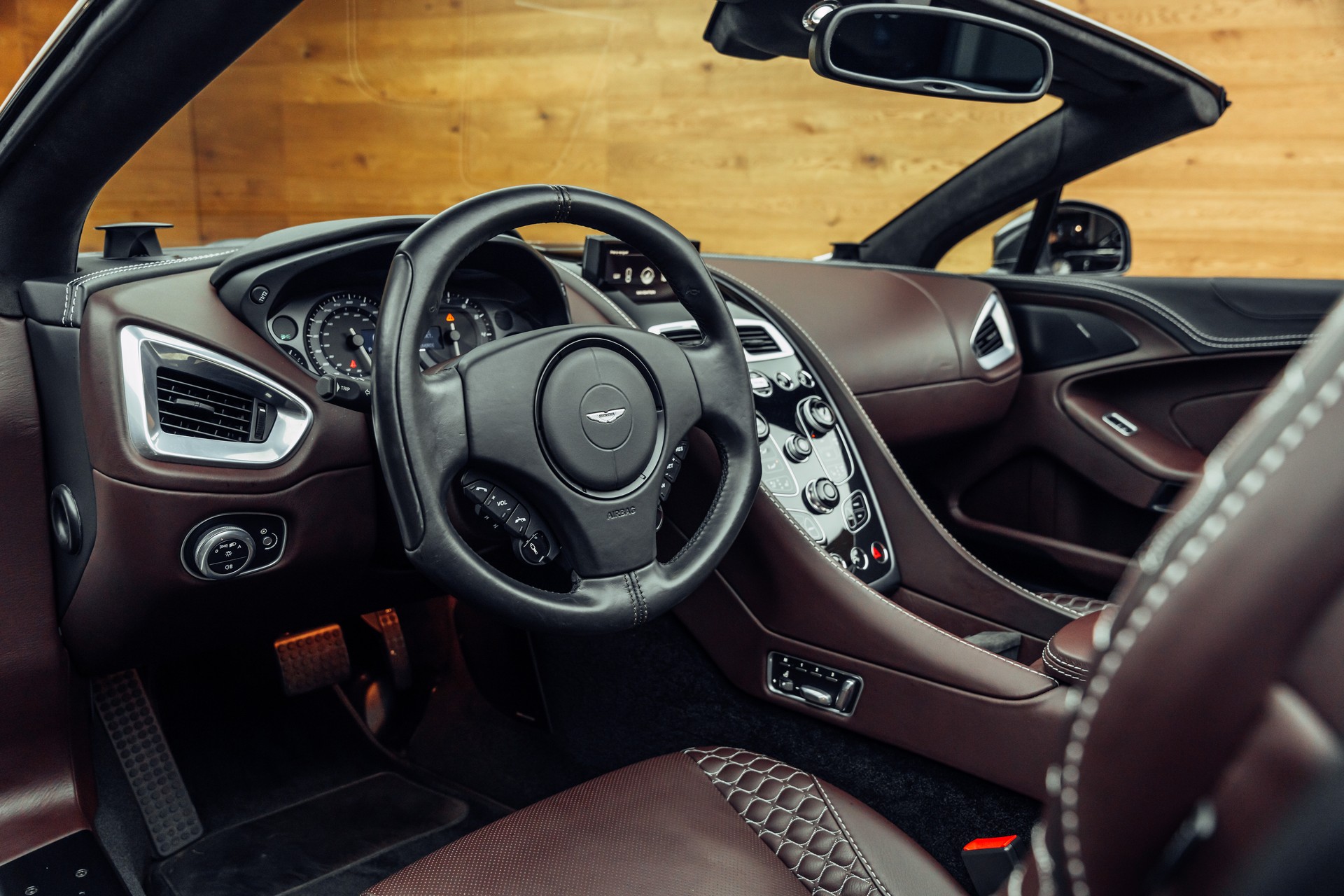 ASTON MARTIN Vanquish Volante V12 5.9 Touchtronic 3-image-4