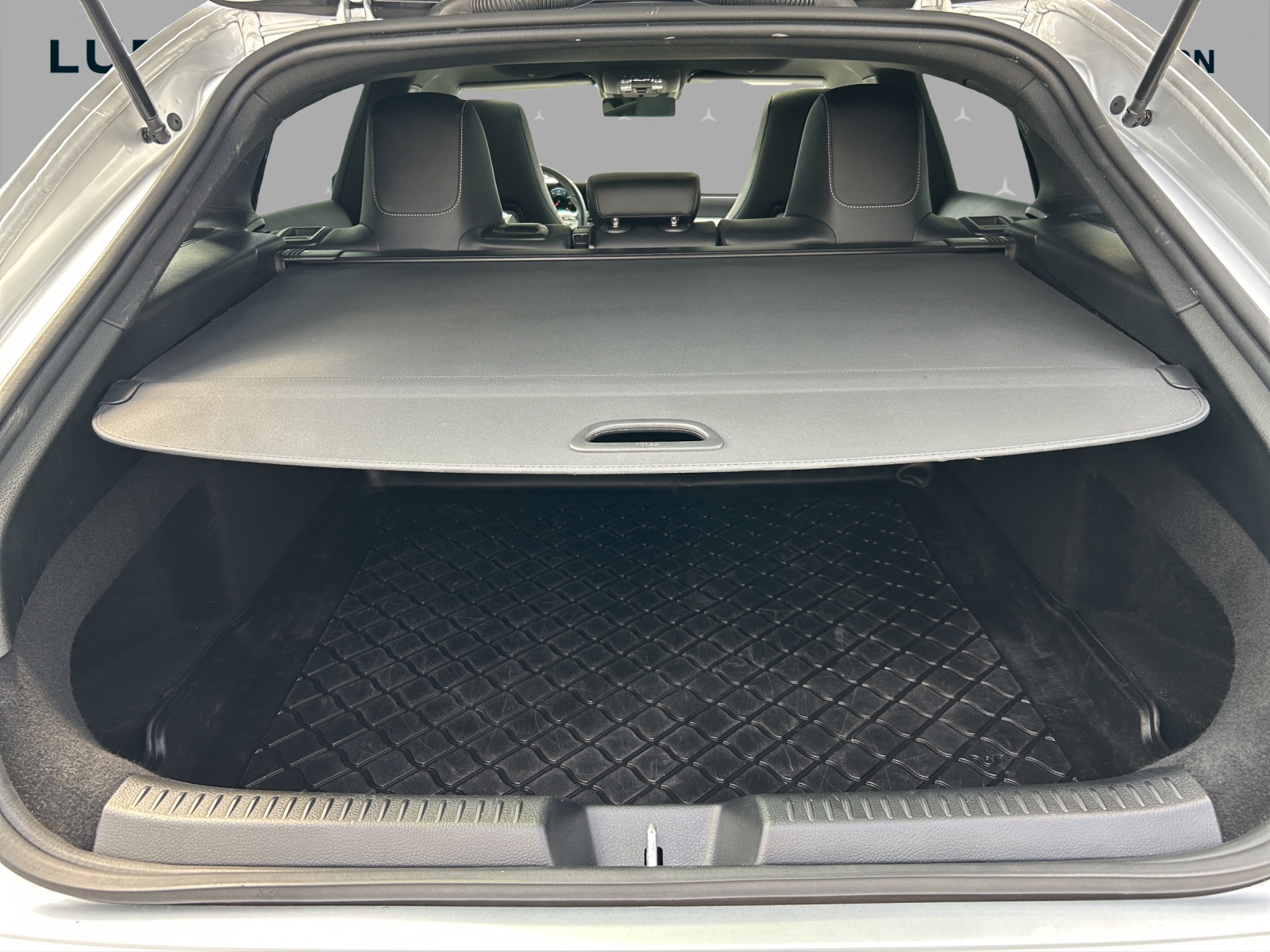 MERCEDES-BENZ CLA Shooting Brake 250 4Matic 7G-DCT AMG Line-image-14