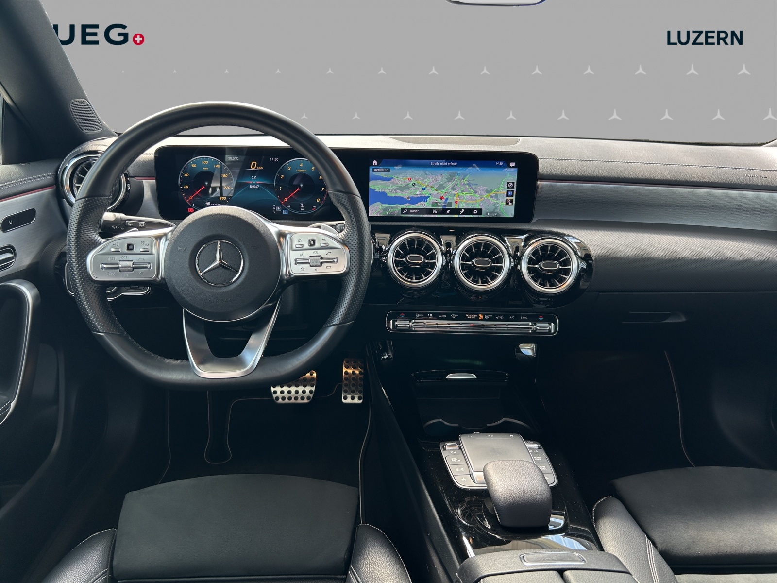 MERCEDES-BENZ CLA Shooting Brake 250 4Matic 7G-DCT AMG Line-image-10