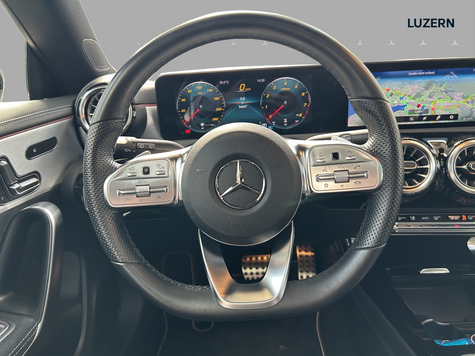 MERCEDES-BENZ CLA Shooting Brake 250 4Matic 7G-DCT AMG Line-image-9