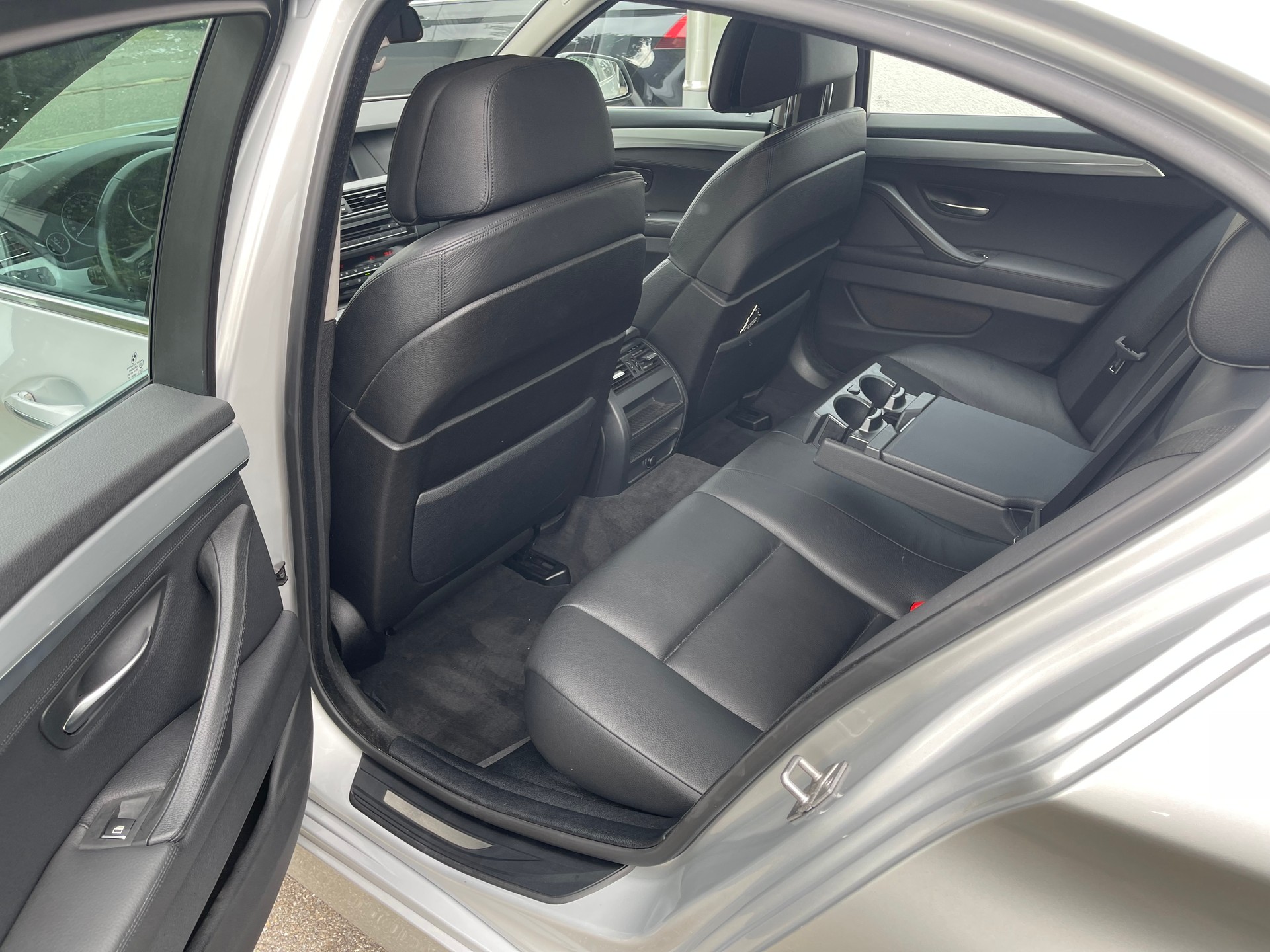 BMW 525d xDrive-image-5