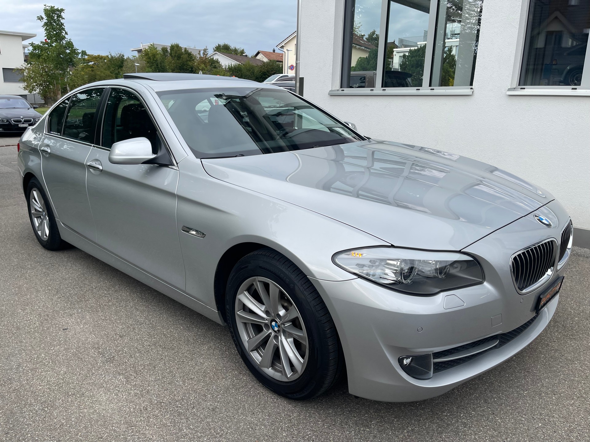 BMW 525d xDrive-image-3
