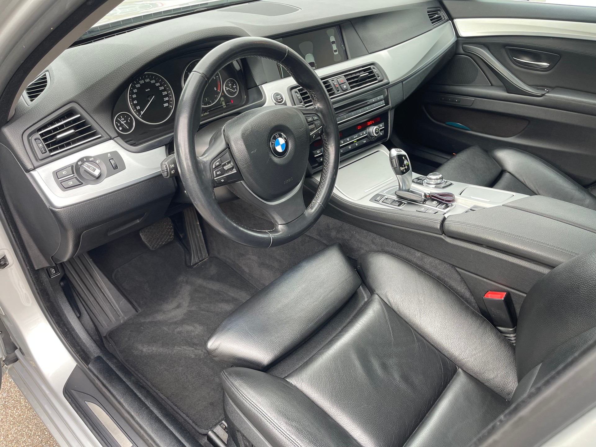 BMW 525d xDrive-image-4