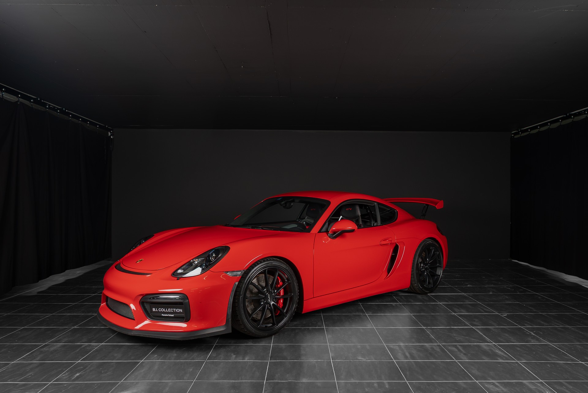 PORSCHE Cayman GT4-image-0