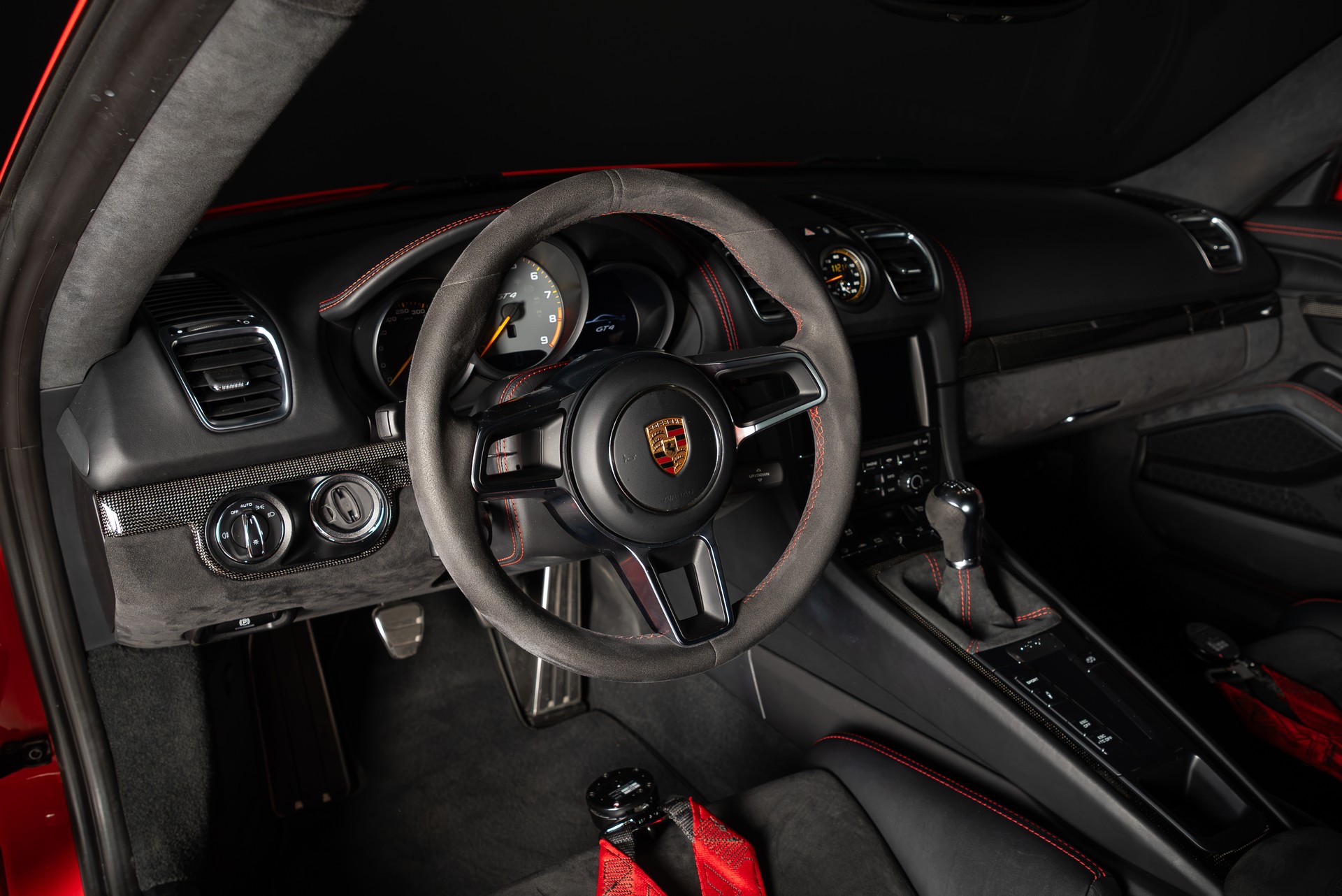 PORSCHE Cayman GT4-image-11