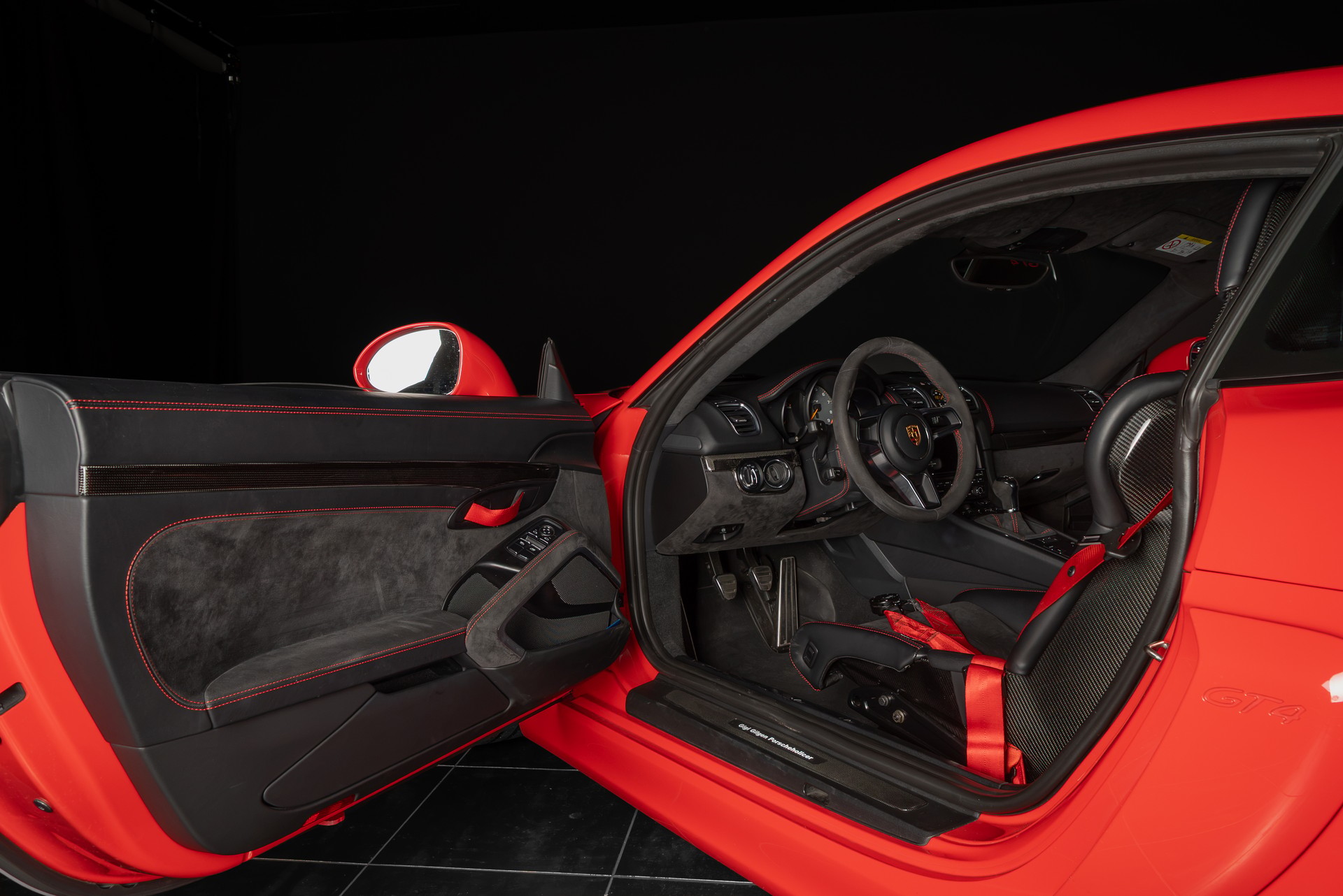 PORSCHE Cayman GT4-image-7
