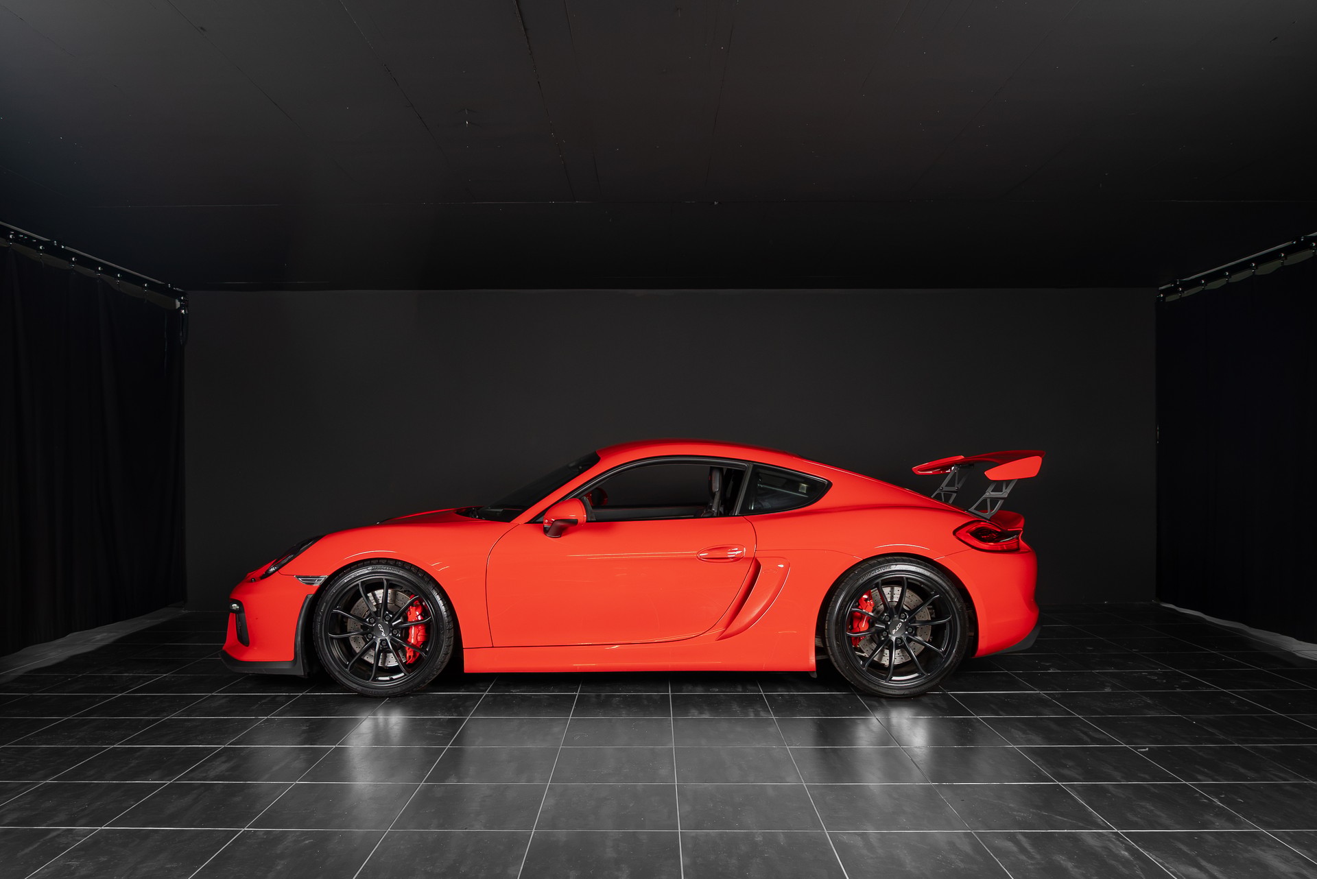 PORSCHE Cayman GT4-image-1