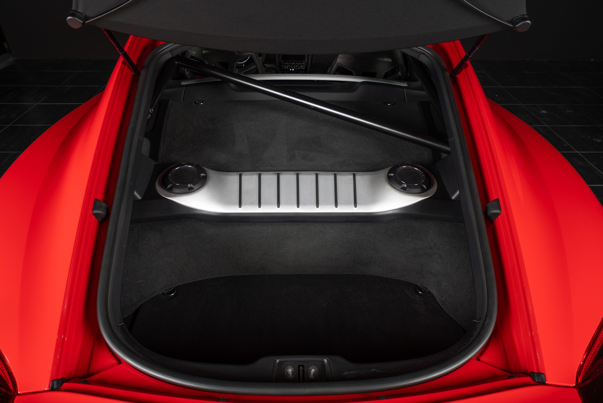 PORSCHE Cayman GT4-image-10
