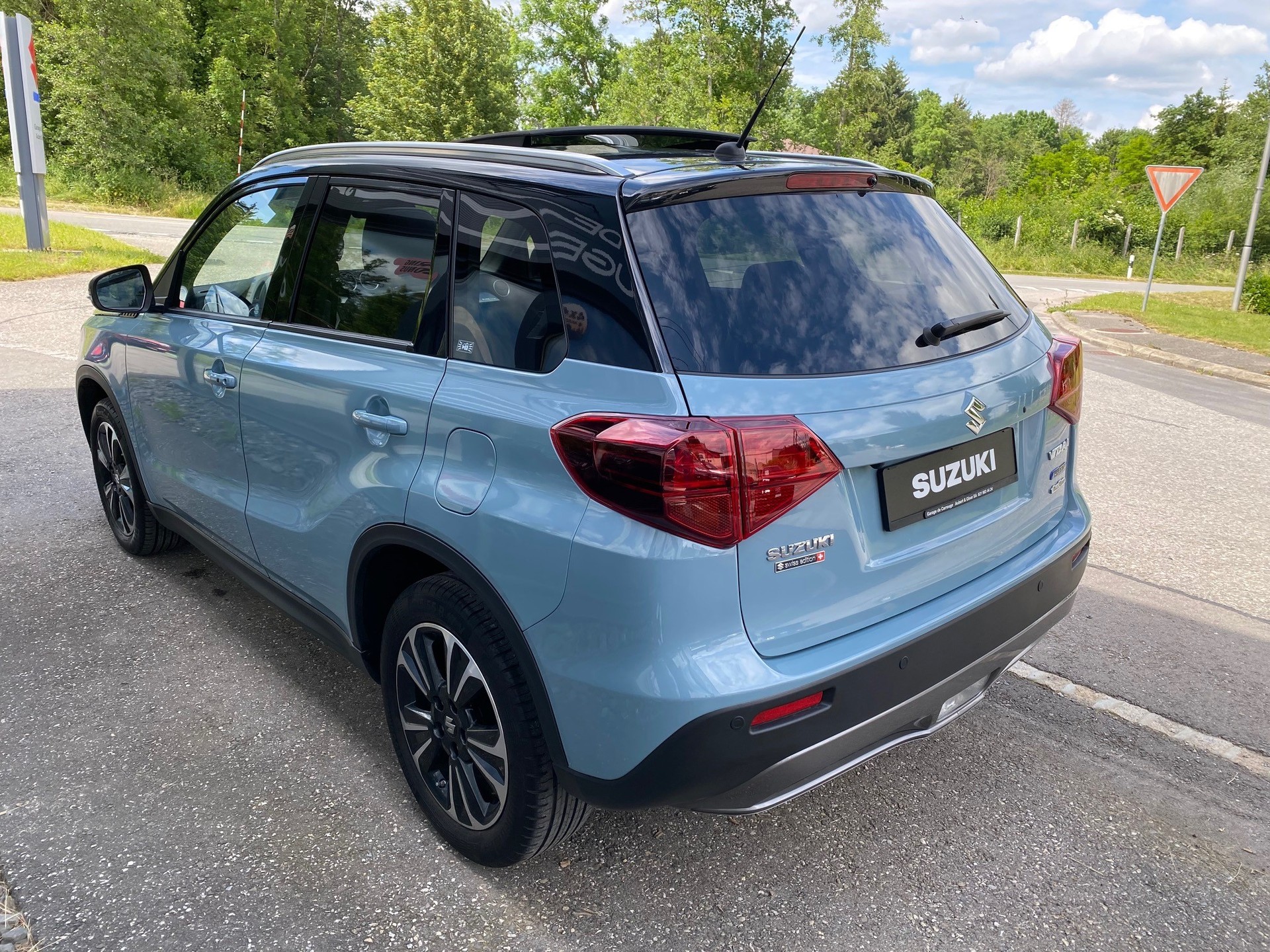 SUZUKI Vitara 1.5 Hybrid Compact Top 4x4 AGS-image-3