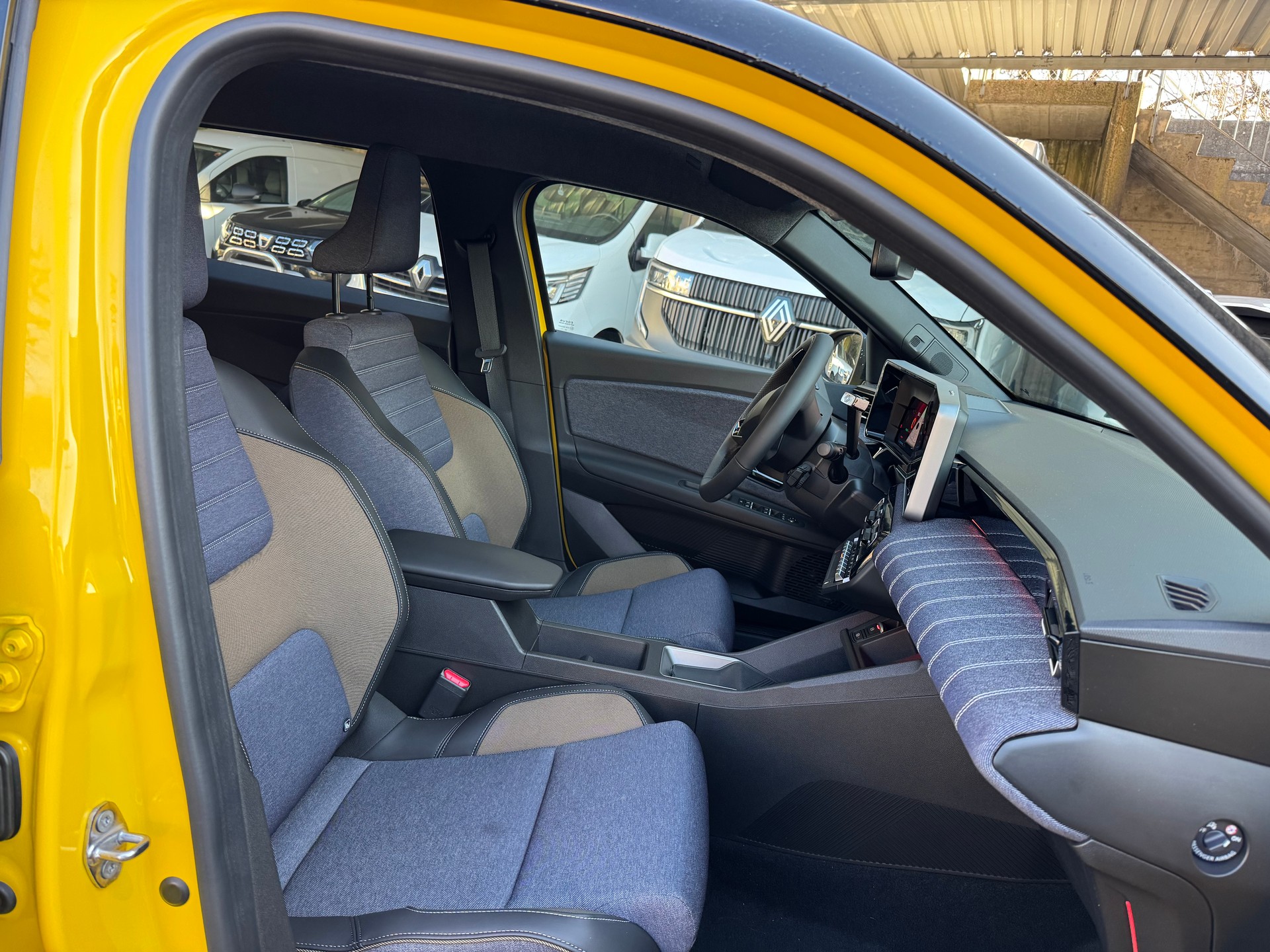 RENAULT R5 E-Tech Comfort Range 52 kWh Techno-image-8