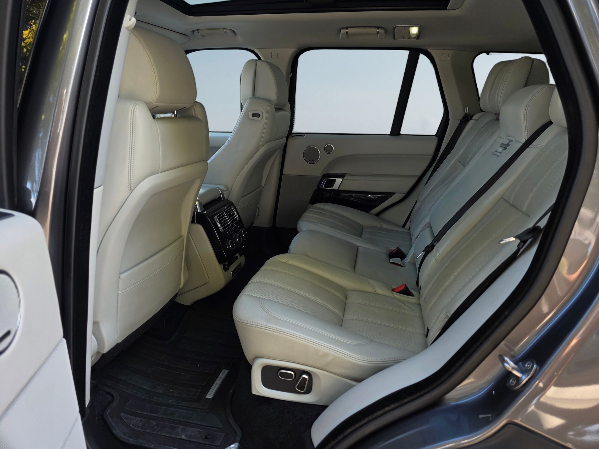 LAND ROVER Range Rover 4.4 SDV8 Vogue Automatic * CH-Fahrzeug * Vollausstattung * ab MFK 2026 *-image-26