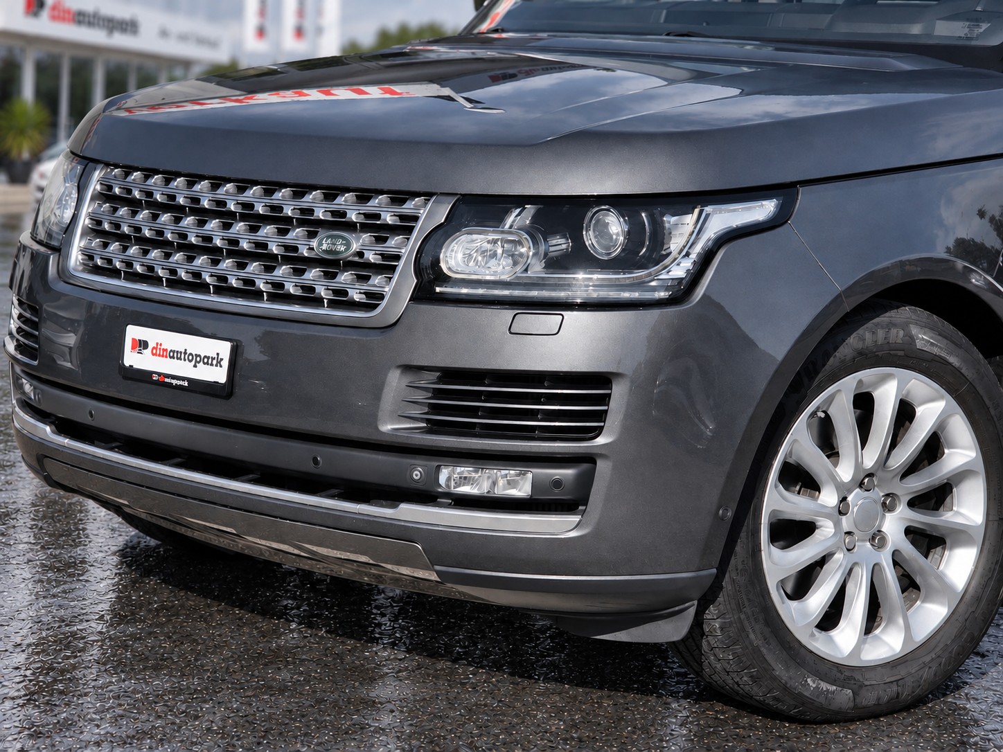 LAND ROVER Range Rover 4.4 SDV8 Vogue Automatic * CH-Fahrzeug * Vollausstattung * ab MFK 2026 *-image-1