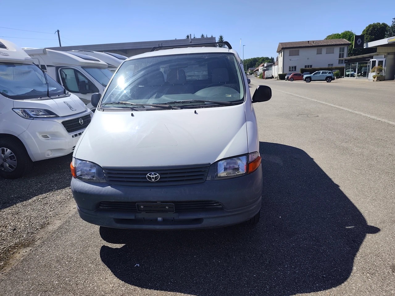TOYOTA Hiace D-4D Van-image-1