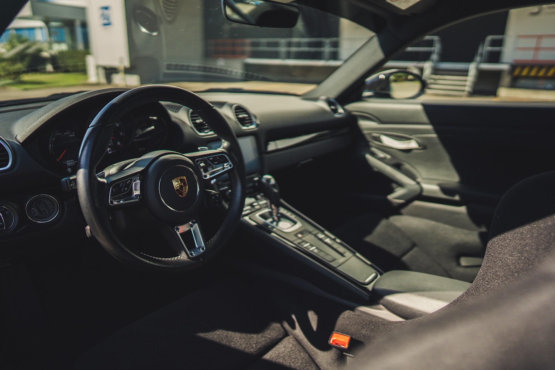 PORSCHE Cayman T-image-4