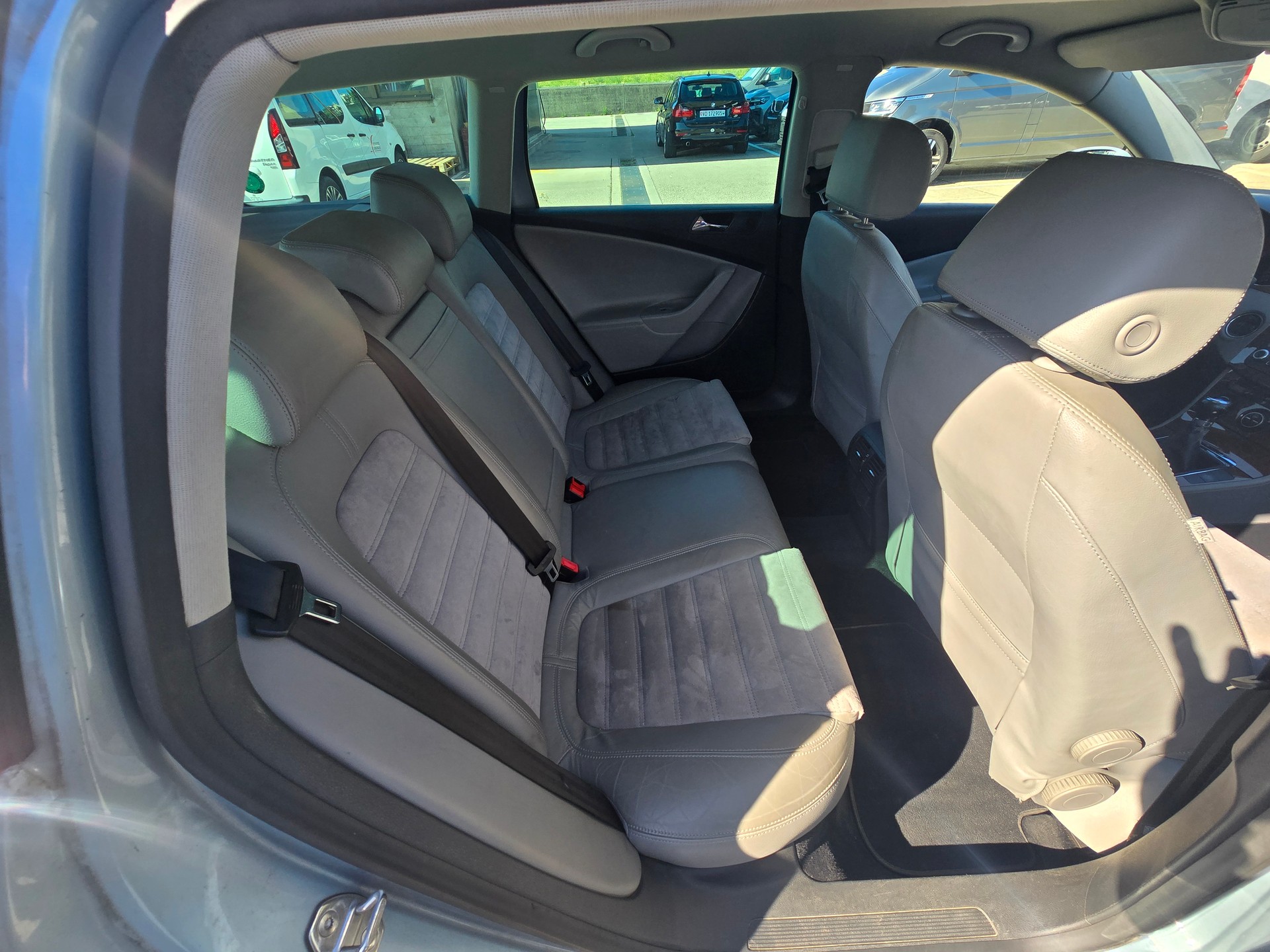 VW Passat Variant 2.0 TDI Highline-image-7