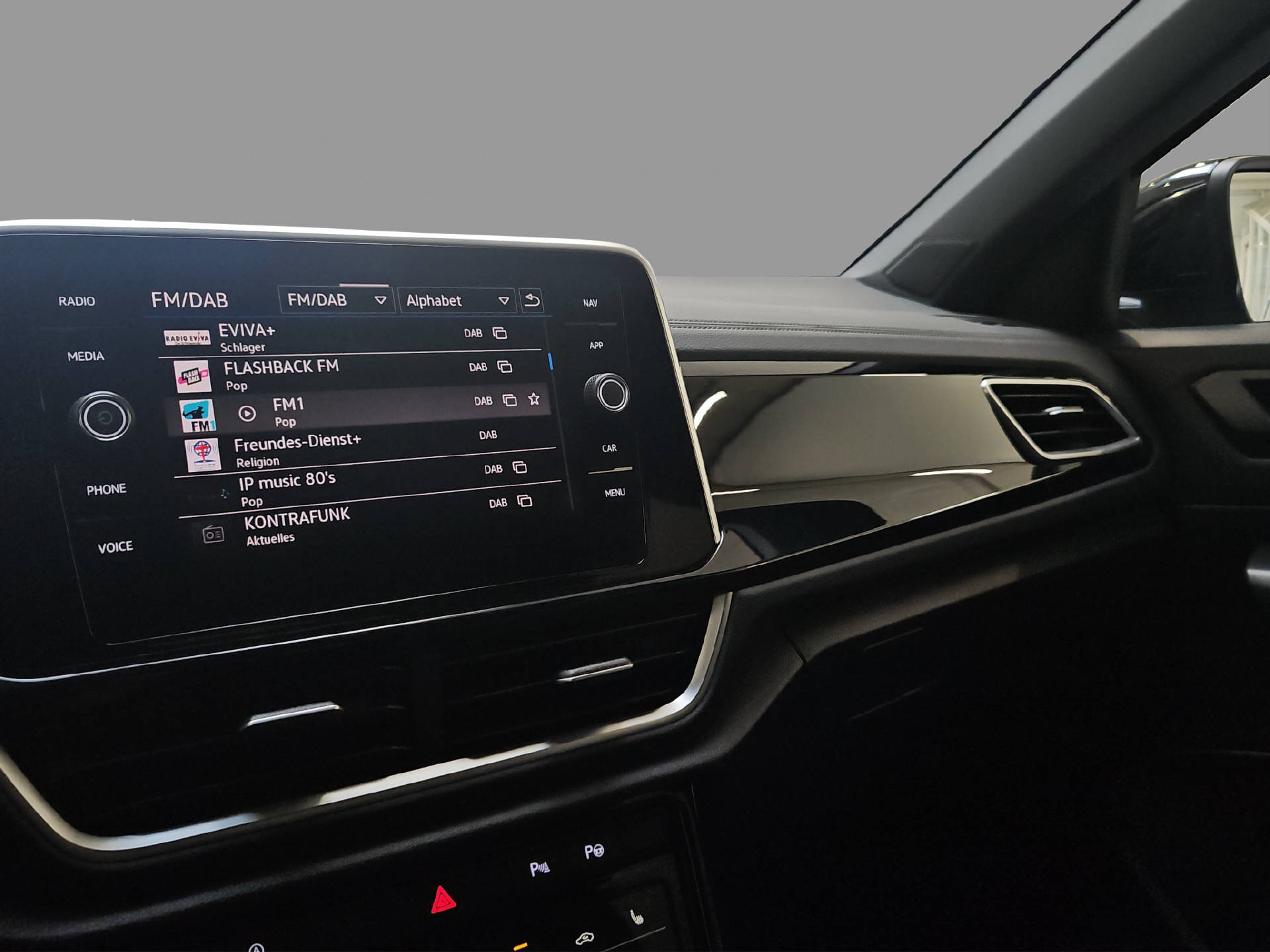 VW T-Roc 1.5 TSI R-Line DSG-image-10