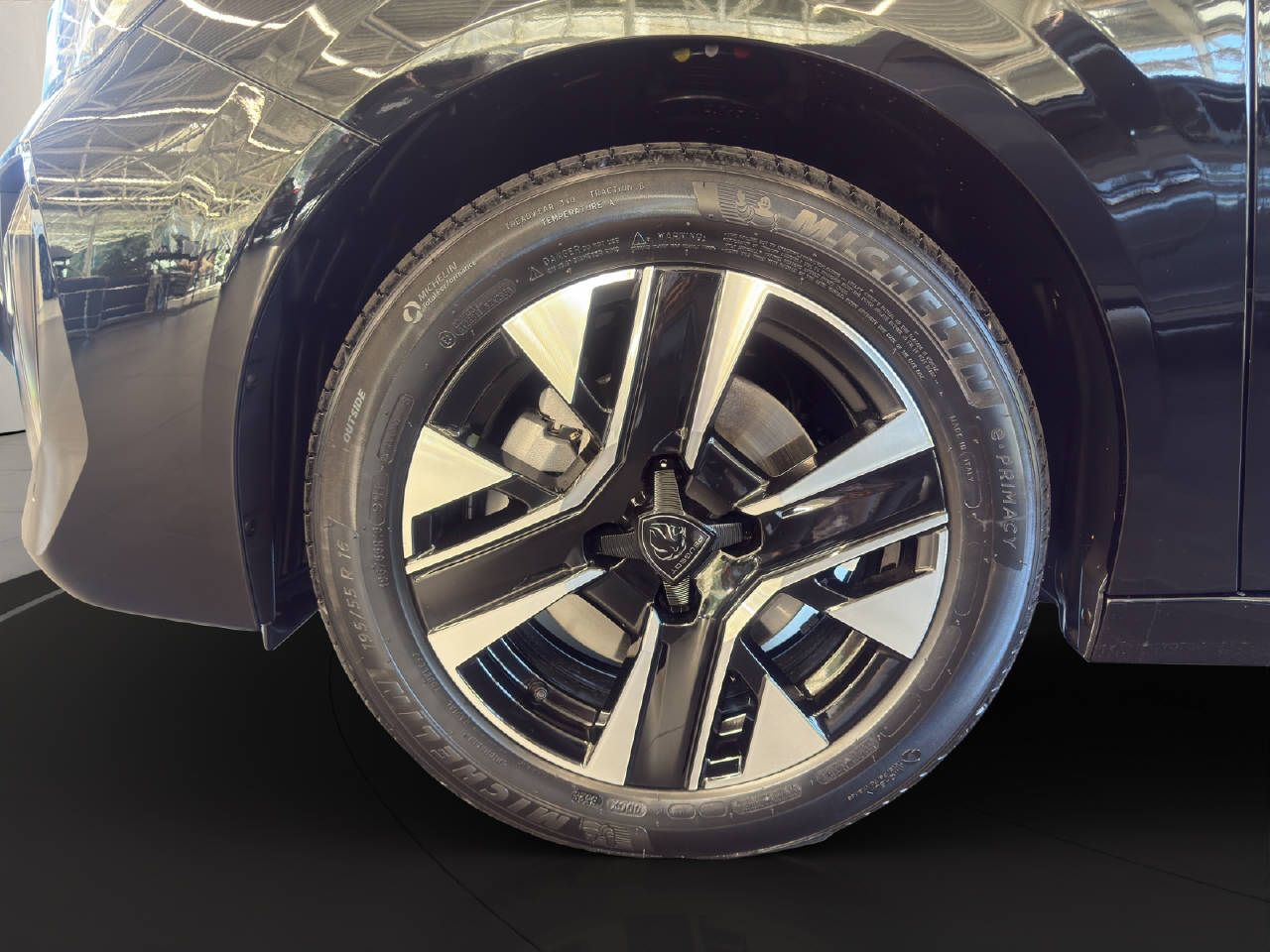 PEUGEOT 208 1.2 Hybrid 110 PS ALLURE PREMIUM AUTOMAT-image-3