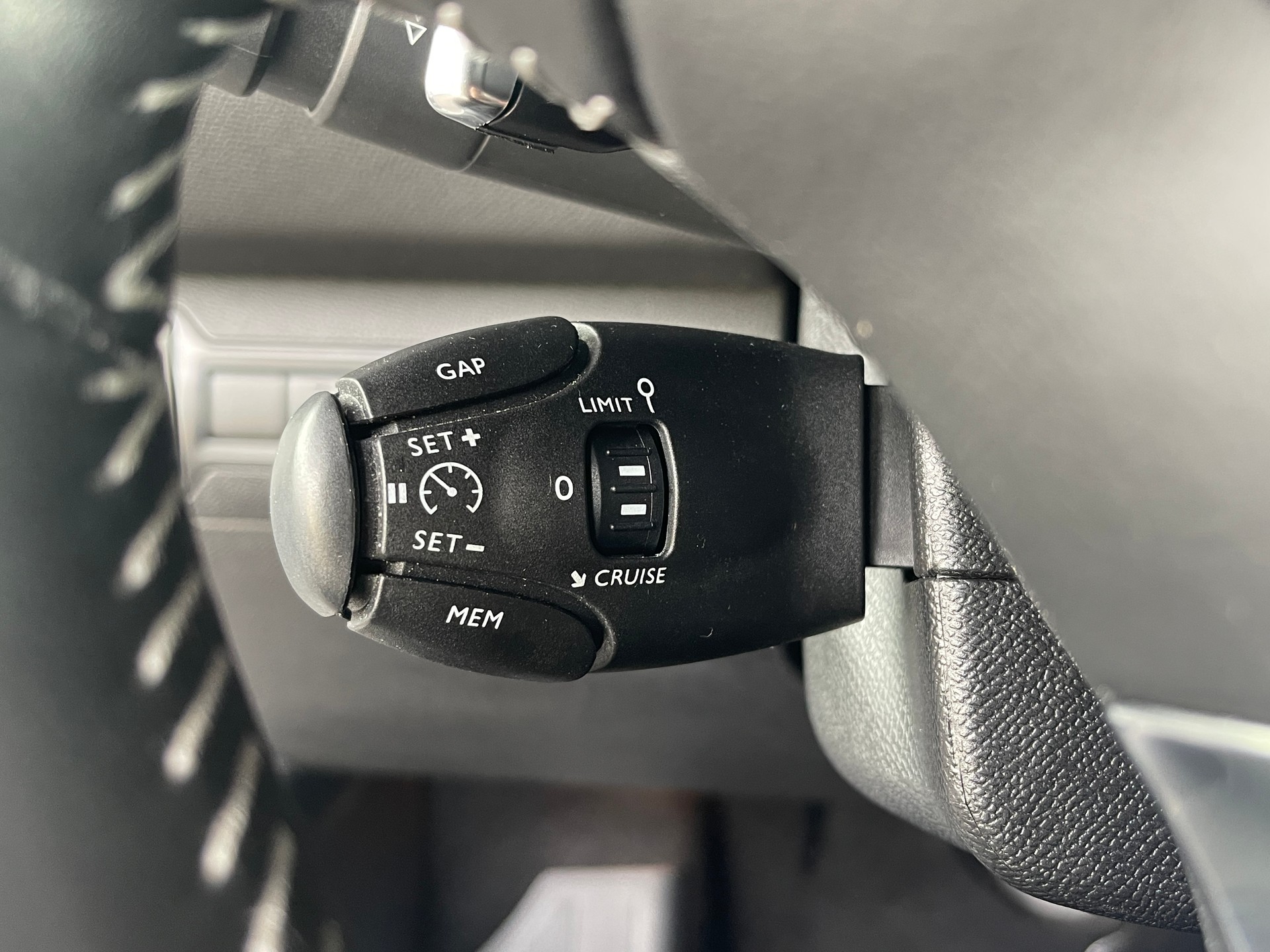 PEUGEOT 308 SW 1.2 Pure Tech Allure EAT8-image-10