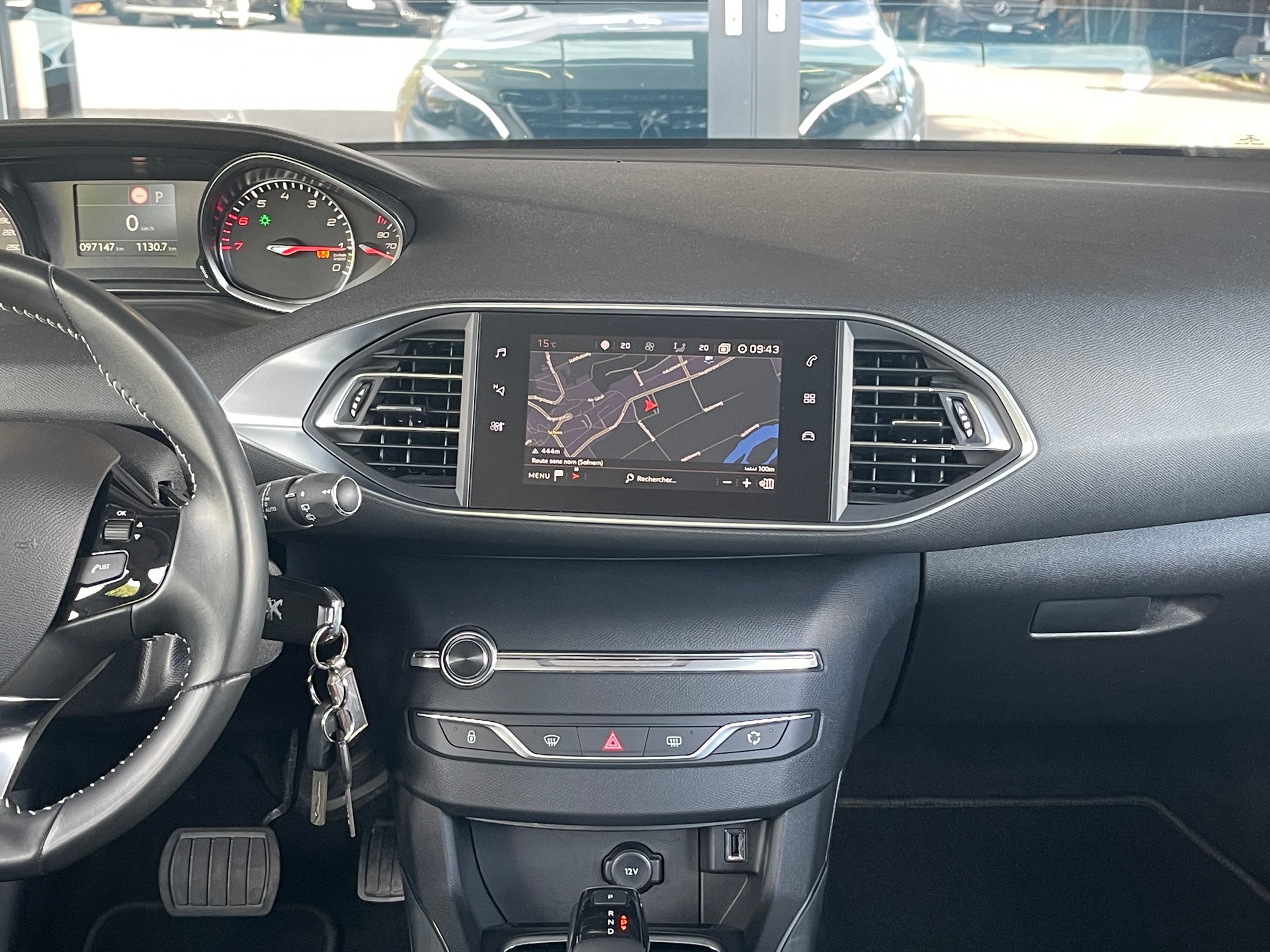 PEUGEOT 308 SW 1.2 Pure Tech Allure EAT8-image-9