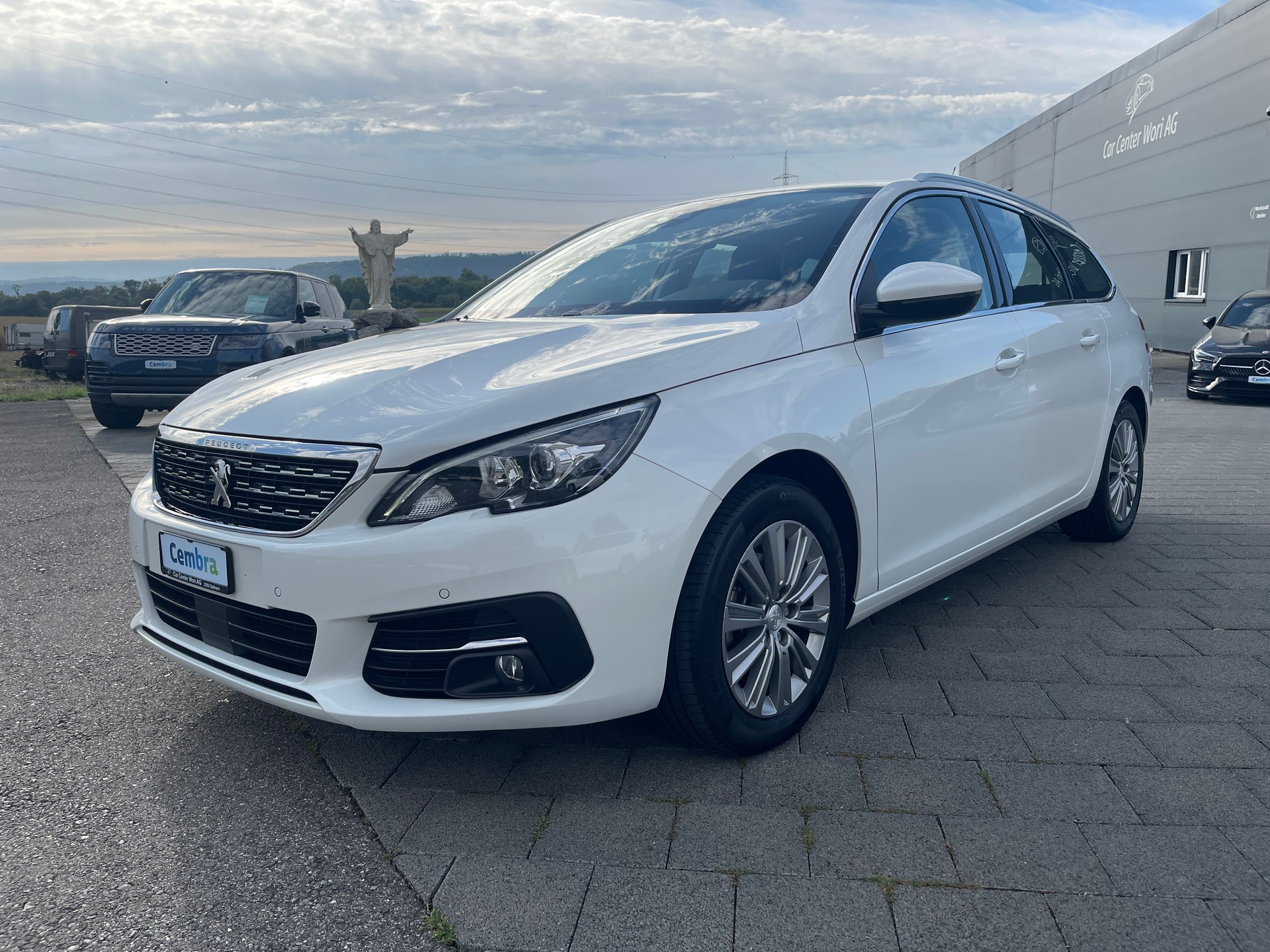 PEUGEOT 308 SW 1.2 Pure Tech Allure EAT8-image-1