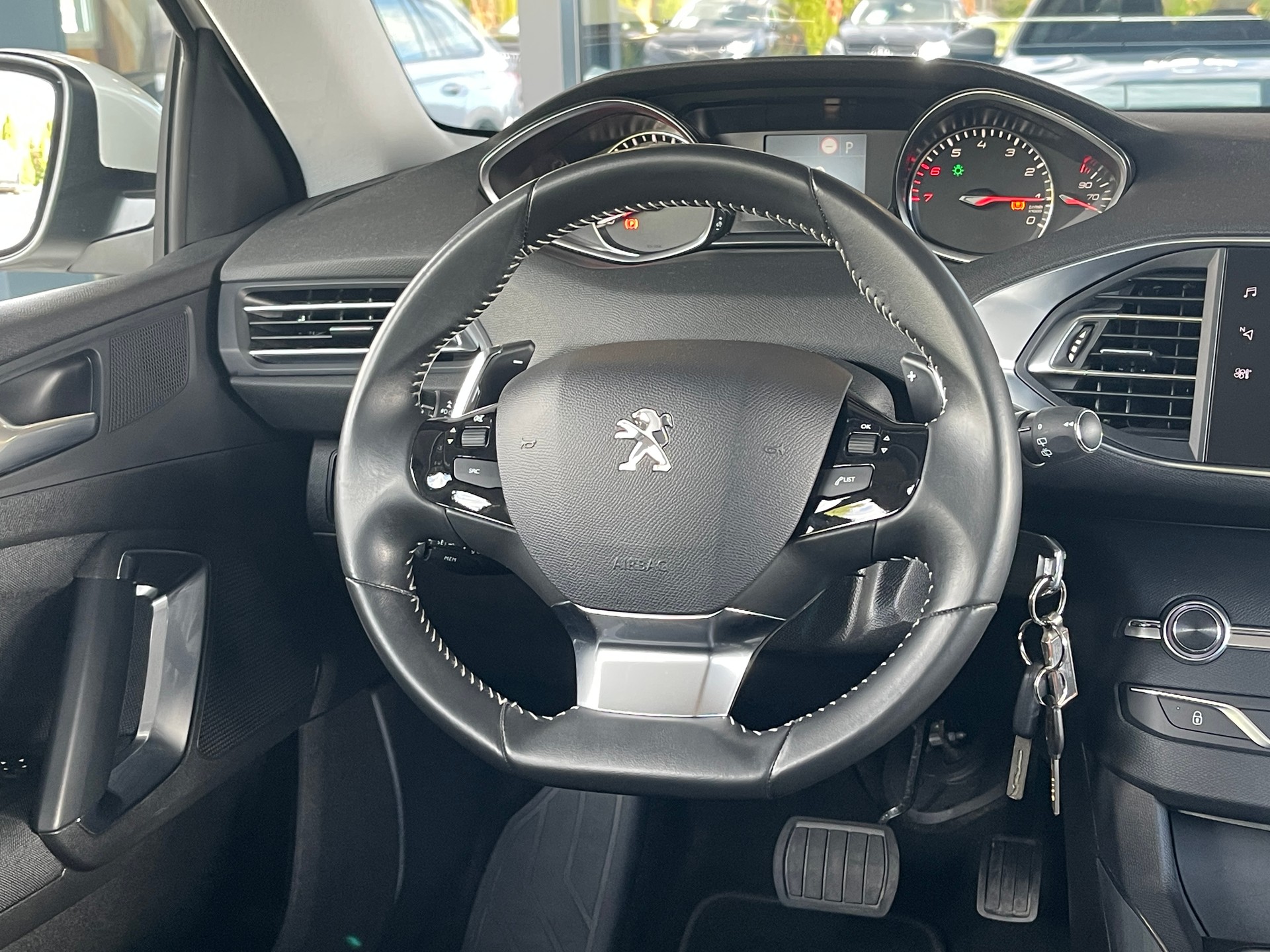 PEUGEOT 308 SW 1.2 Pure Tech Allure EAT8-image-8