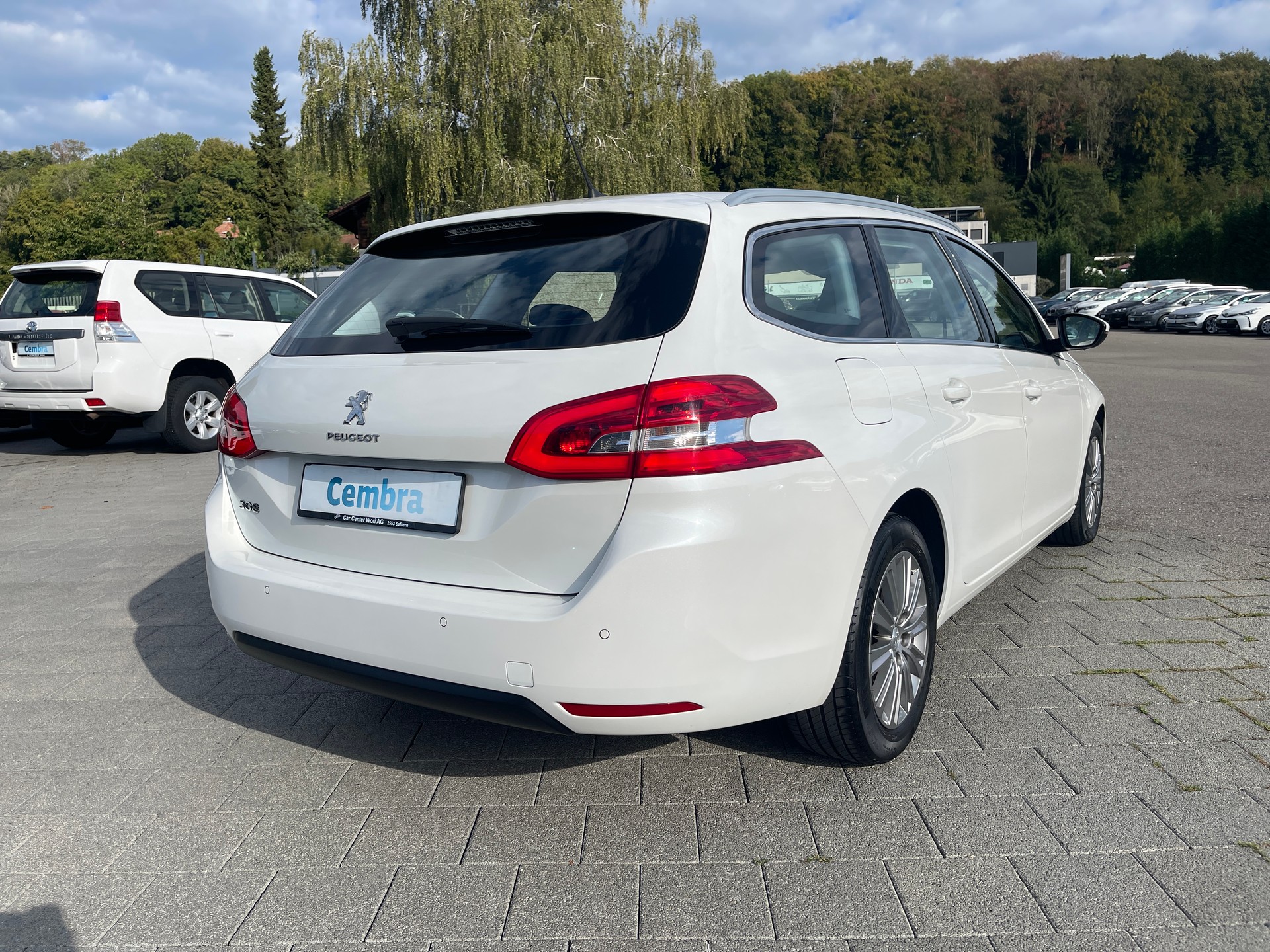 PEUGEOT 308 SW 1.2 Pure Tech Allure EAT8-image-3