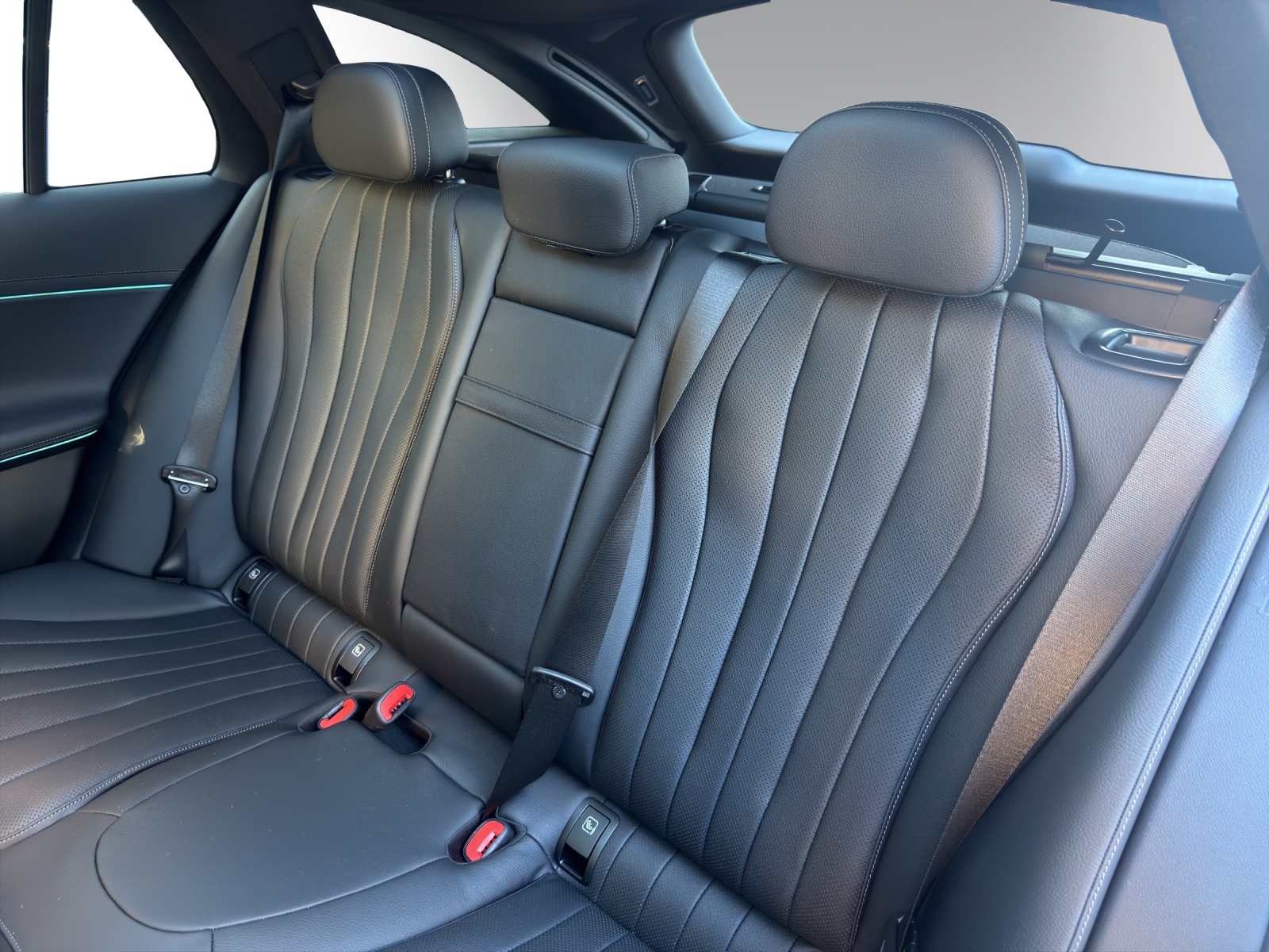 MERCEDES-BENZ E 220 d T 9G-Tronic-image-10
