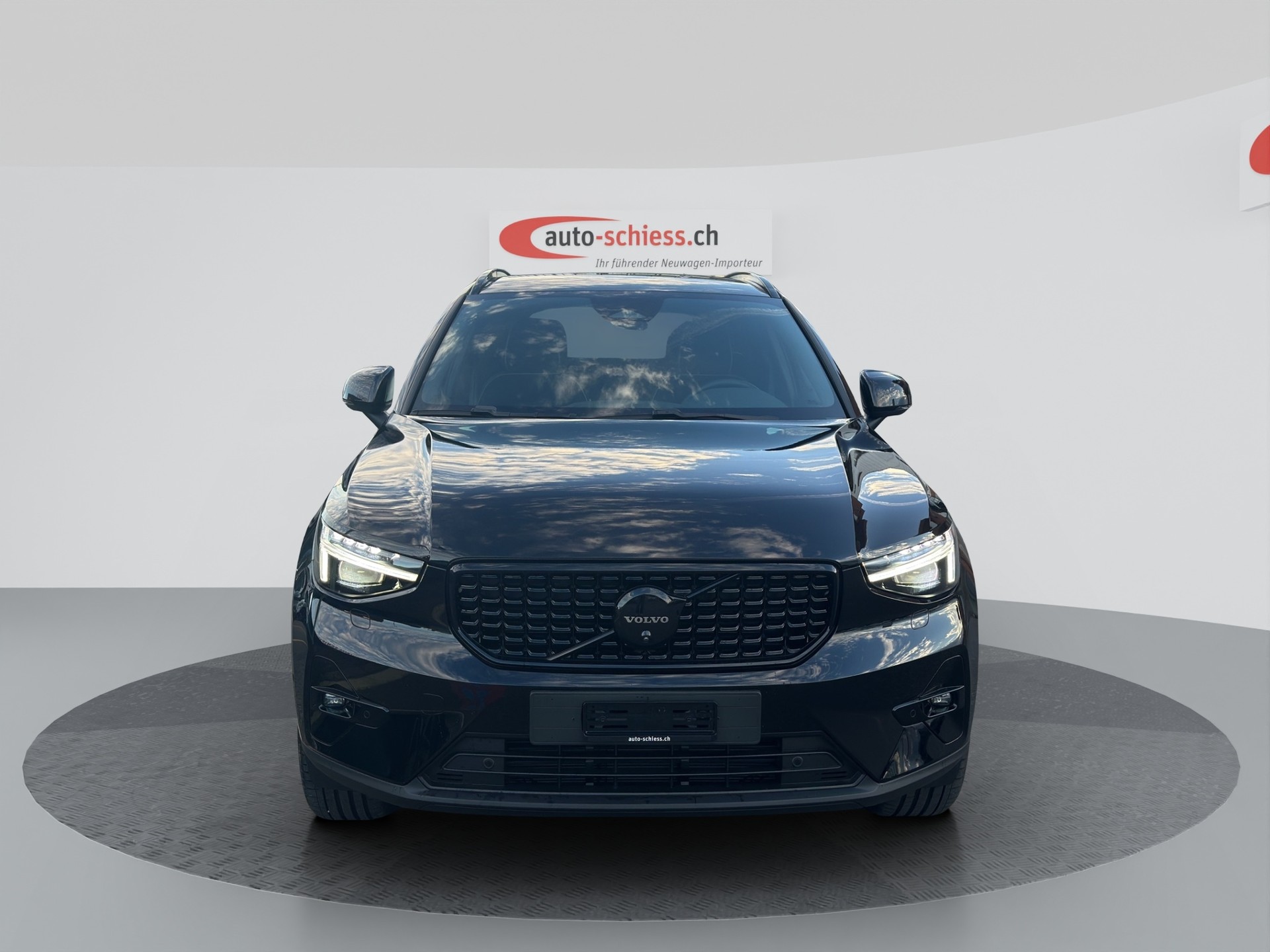 VOLVO XC40 B3 Benzin Mild Hybrid Plus Black Edition DCT-image-1