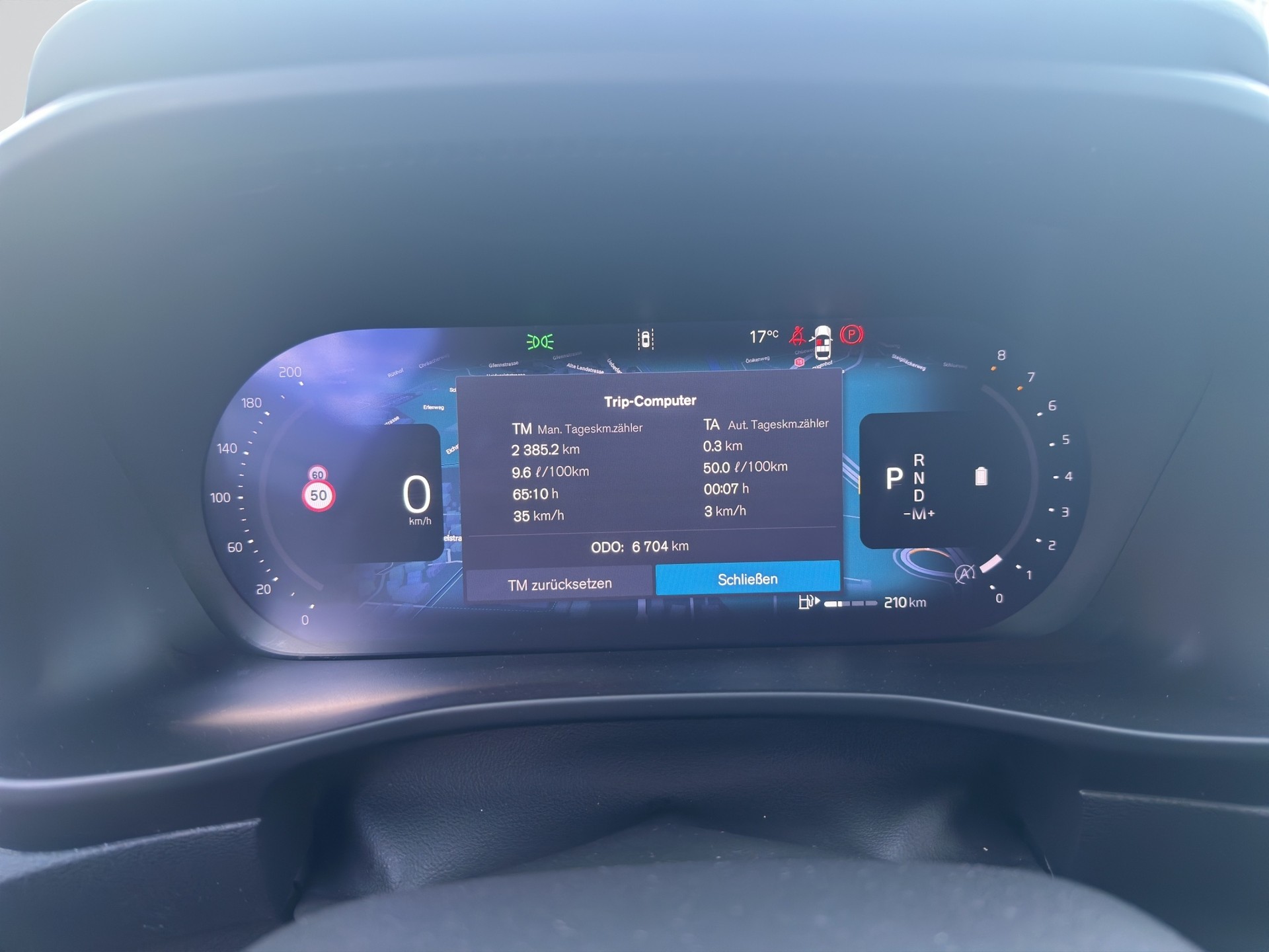 VOLVO XC40 B3 Benzin Mild Hybrid Plus Black Edition DCT-image-10