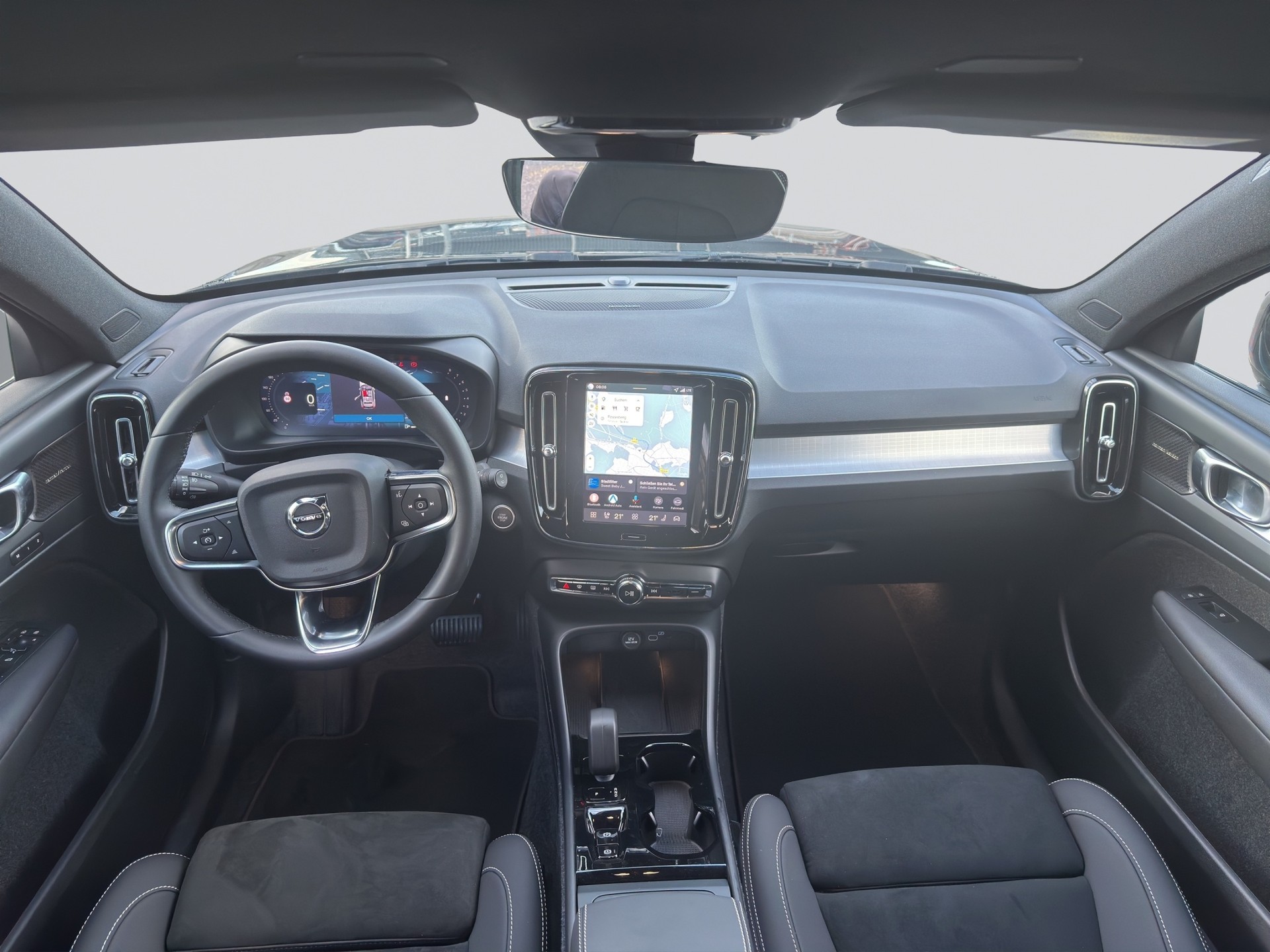 VOLVO XC40 B3 Benzin Mild Hybrid Plus Black Edition DCT-image-13