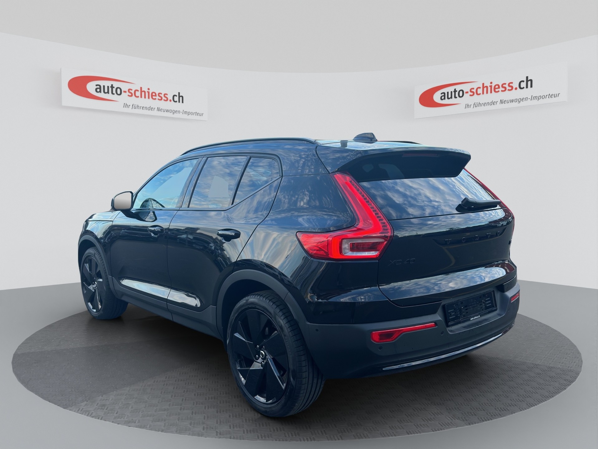 VOLVO XC40 B3 Benzin Mild Hybrid Plus Black Edition DCT-image-2
