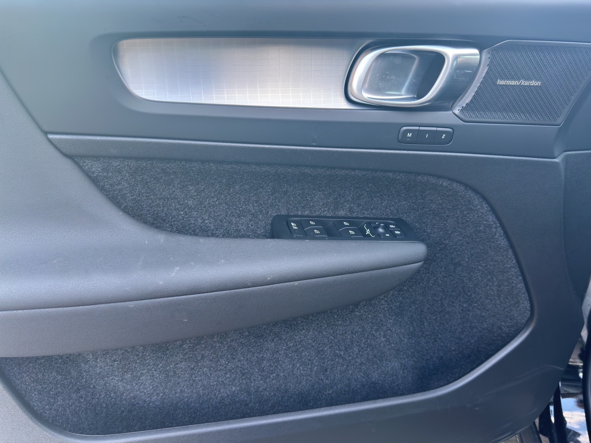 VOLVO XC40 B3 Benzin Mild Hybrid Plus Black Edition DCT-image-8