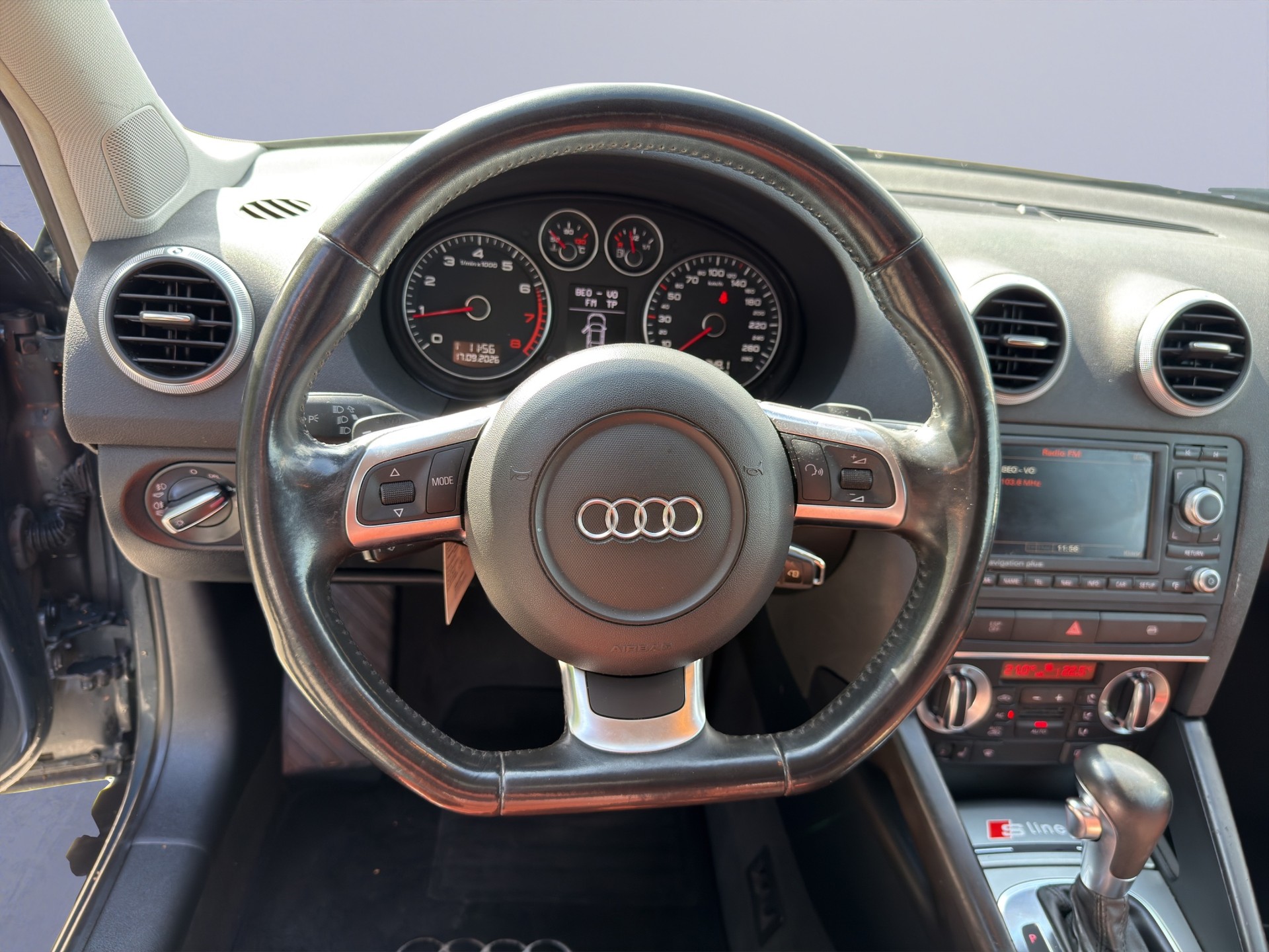 AUDI A3 2.0 TFSI Ambiente quattro S-tronic-image-10