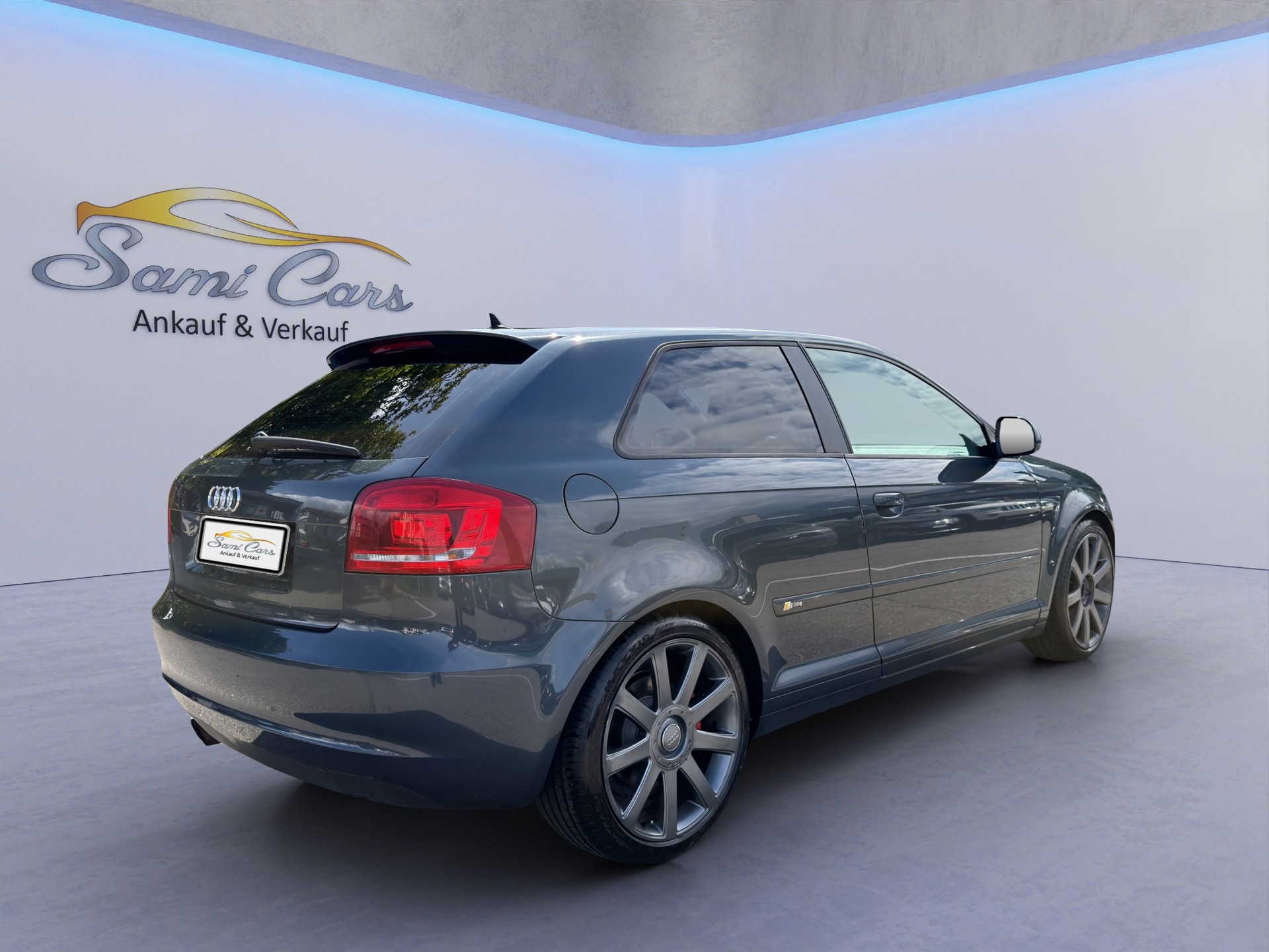 AUDI A3 2.0 TFSI Ambiente quattro S-tronic-image-6